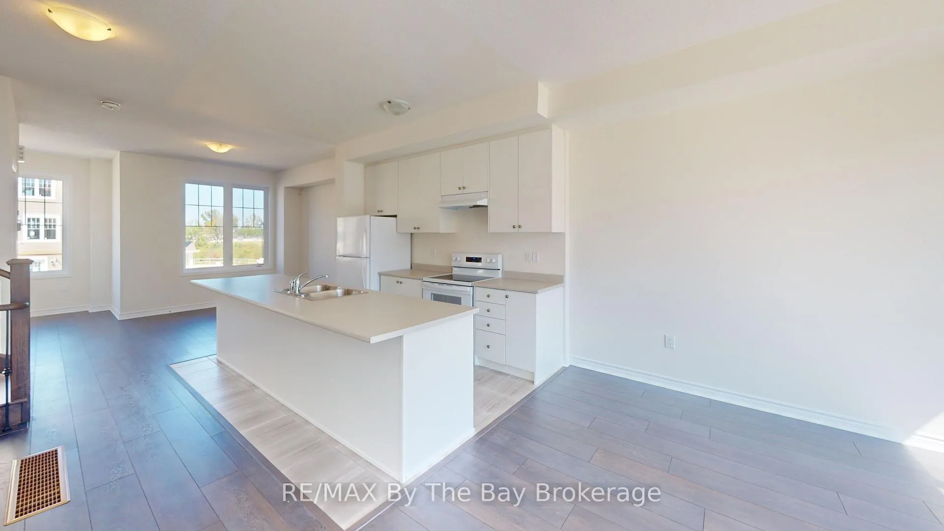 Photo 15 of 103 Surf Drive, Wasaga Beach — HOMEH