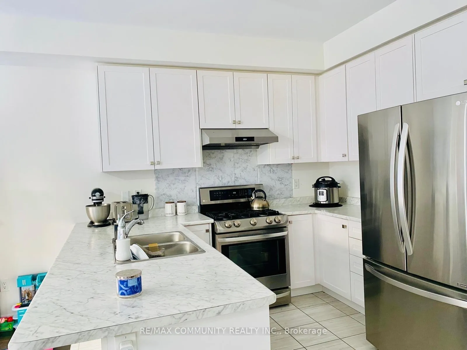 Photo 3 of 1163 Enchanted Crescent, Pickering, Rural Pickering — HOMEH