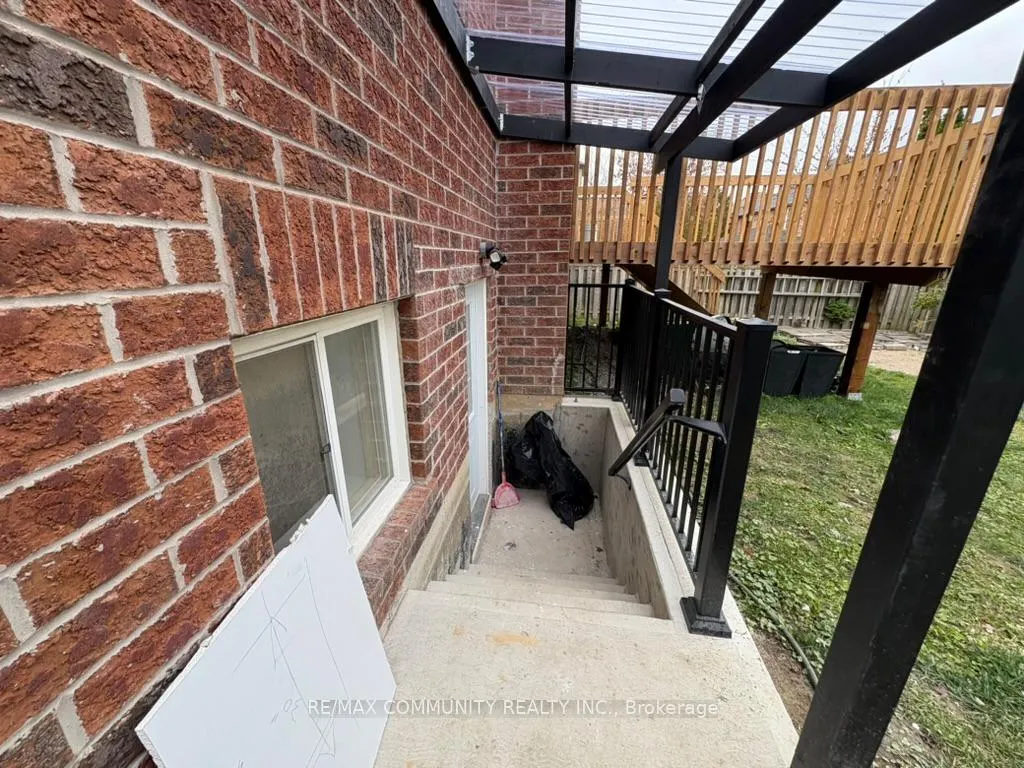 Photo 2 of 25 Freer Crescent, Ajax, Northwest Ajax — HOMEH