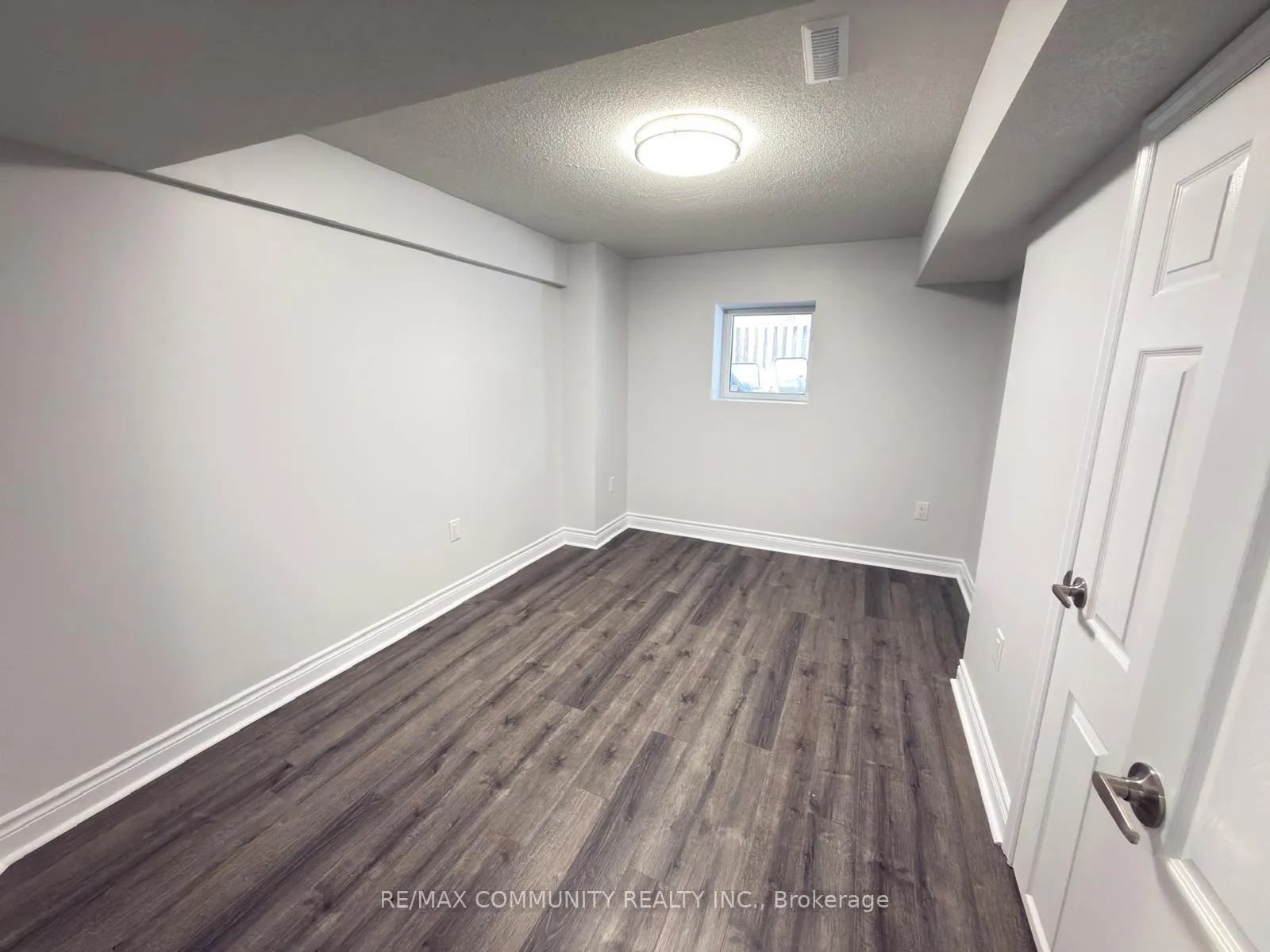 Photo 9 of 25 Freer Crescent, Ajax, Northwest Ajax — HOMEH