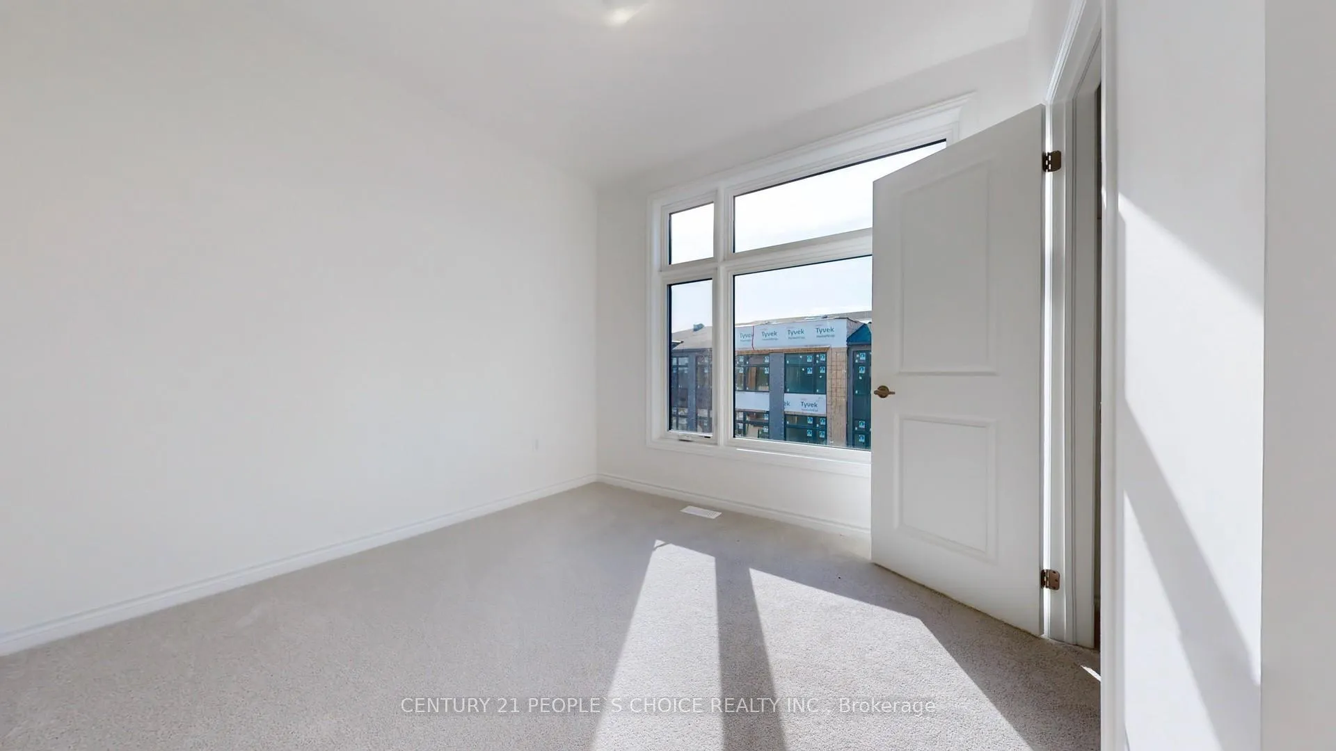 Photo 7 of 37 Drainie Street, Vaughan, West Woodbridge — HOMEH