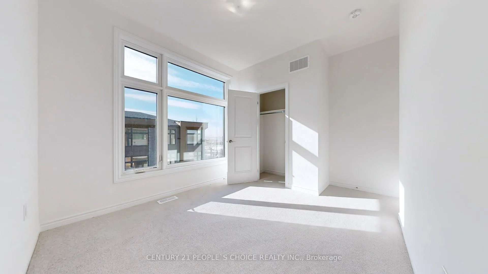 Photo 8 of 37 Drainie Street, Vaughan, West Woodbridge — HOMEH