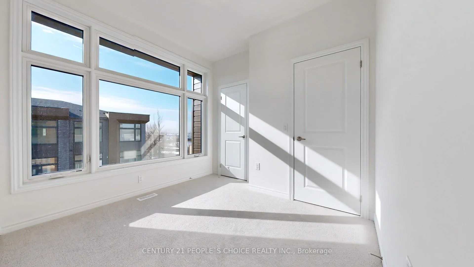Photo 10 of 37 Drainie Street, Vaughan, West Woodbridge — HOMEH