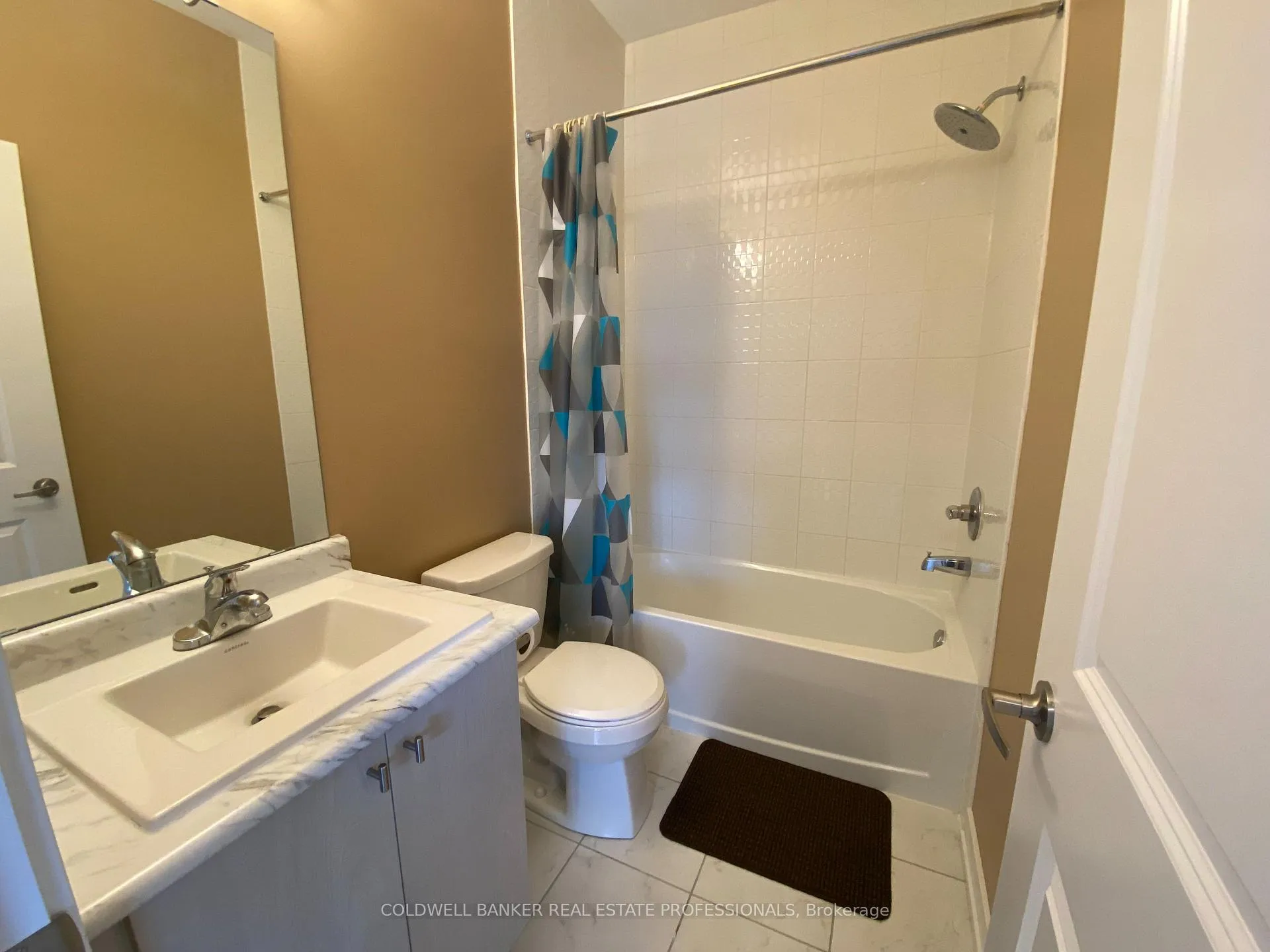 Photo 7 of Unit Coach, 112 Old Oak Lane, Markham, Cornell — HOMEH