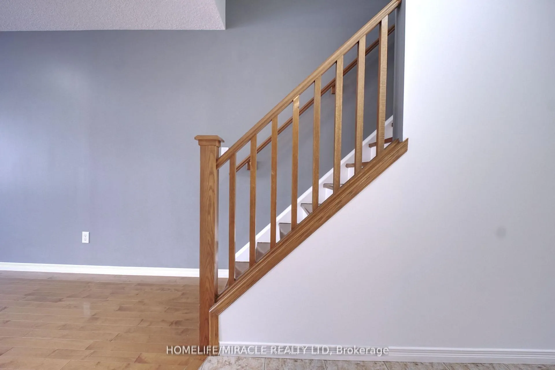 Photo 3 of 919 Zeller Crescent, Kitchener, Grand River South — HOMEH