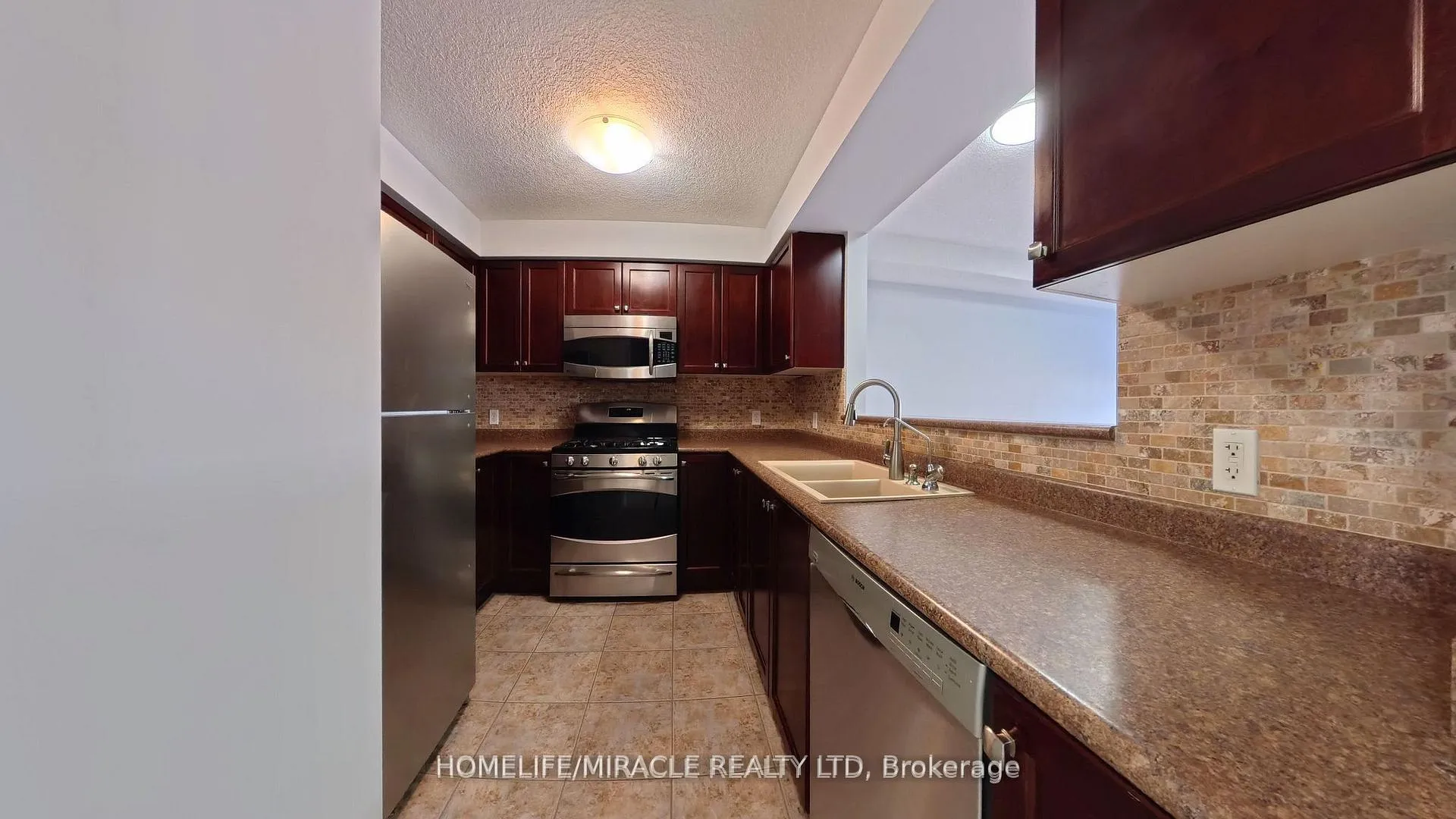 Photo 6 of 919 Zeller Crescent, Kitchener, Grand River South — HOMEH