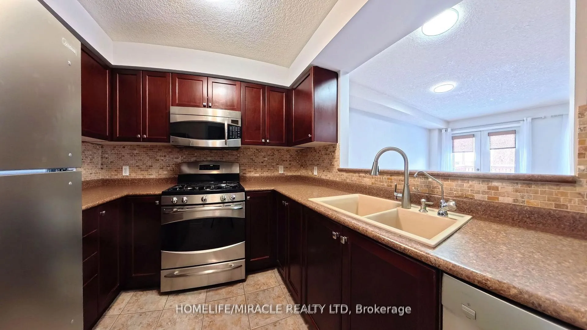 Photo 7 of 919 Zeller Crescent, Kitchener, Grand River South — HOMEH