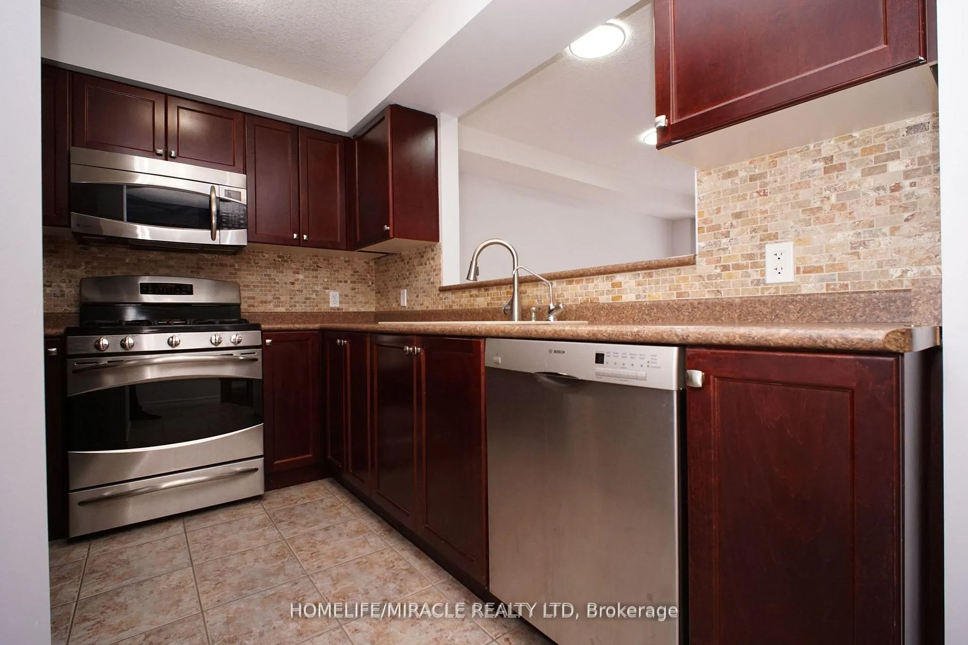 Photo 15 of 919 Zeller Crescent, Kitchener, Grand River South — HOMEH