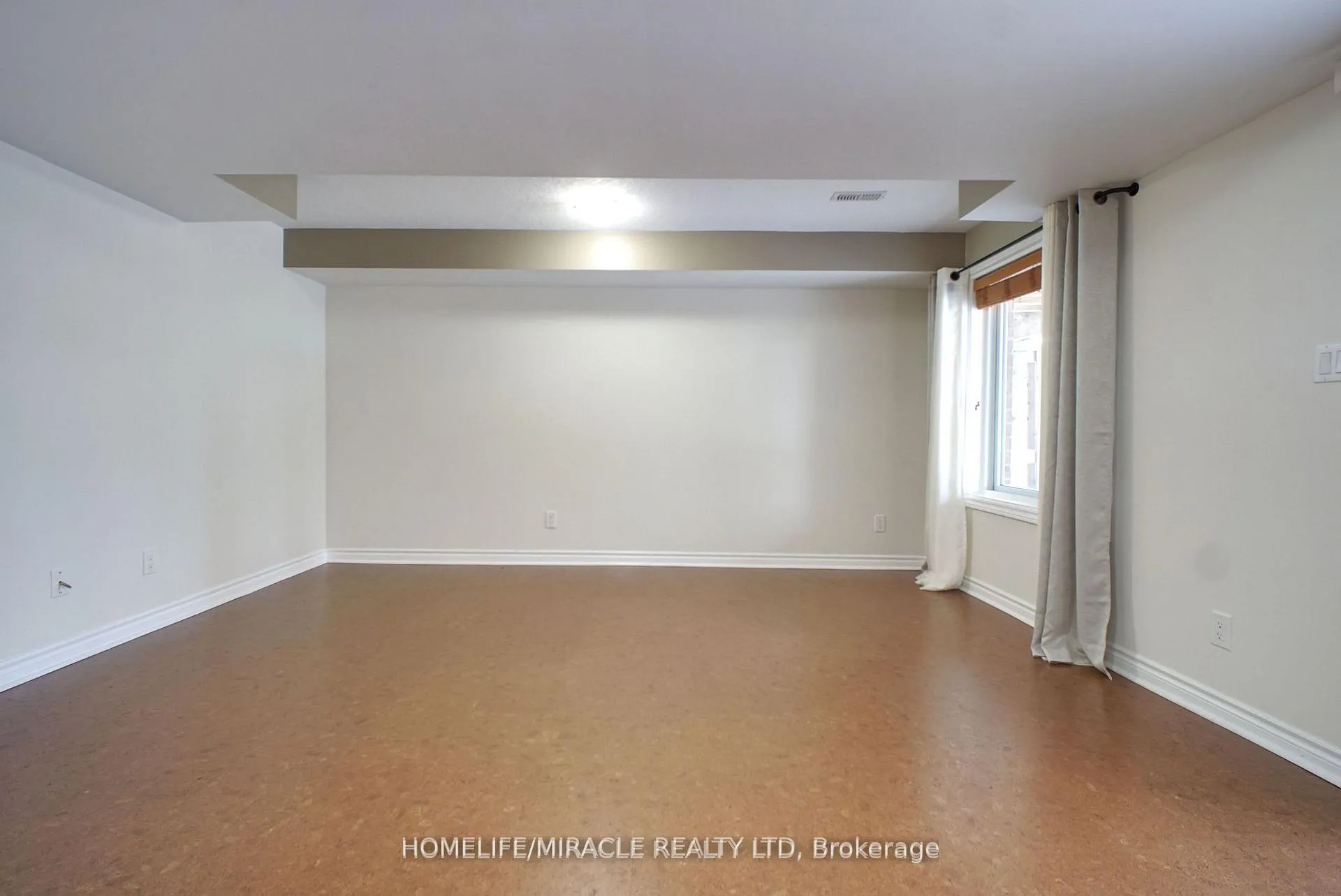 Photo 20 of 919 Zeller Crescent, Kitchener, Grand River South — HOMEH