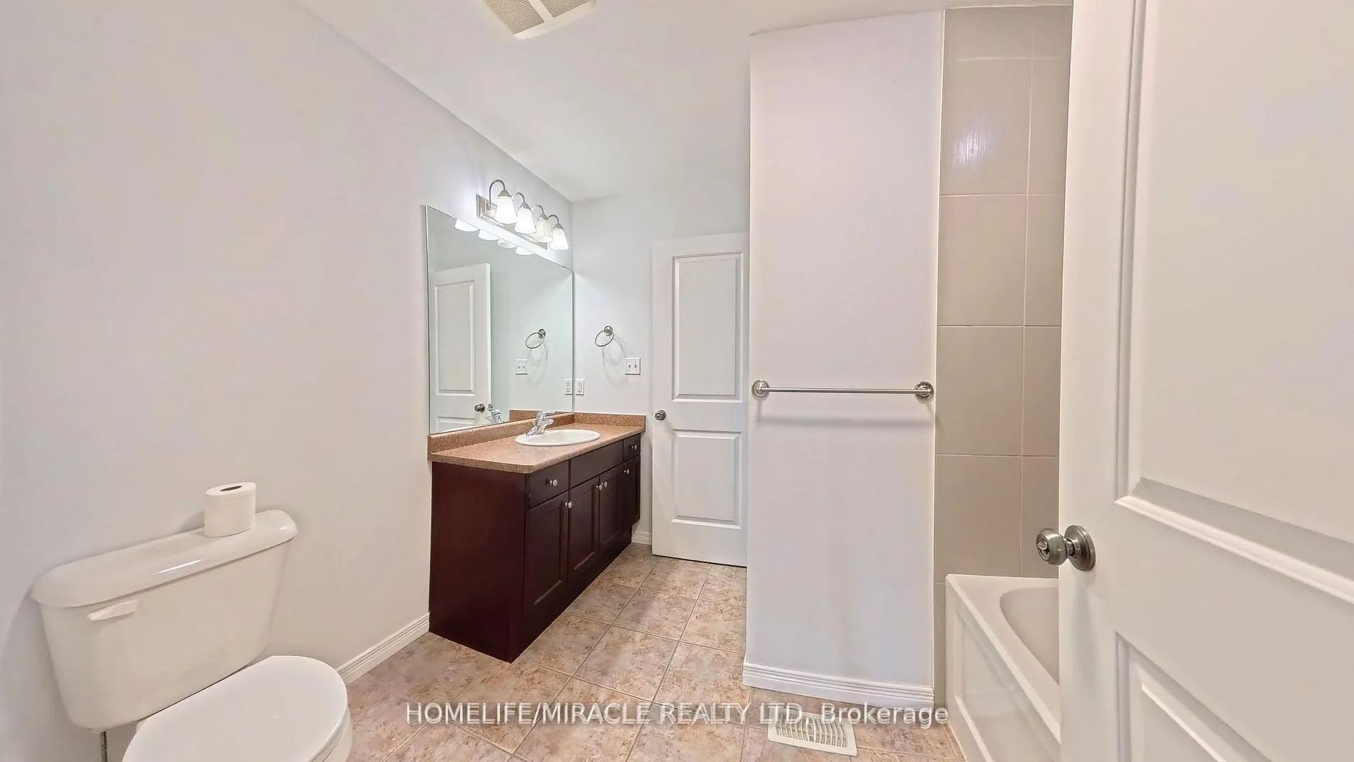 Photo 26 of 919 Zeller Crescent, Kitchener, Grand River South — HOMEH