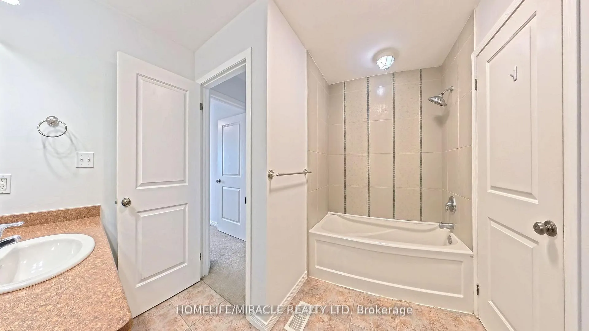 Photo 27 of 919 Zeller Crescent, Kitchener, Grand River South — HOMEH