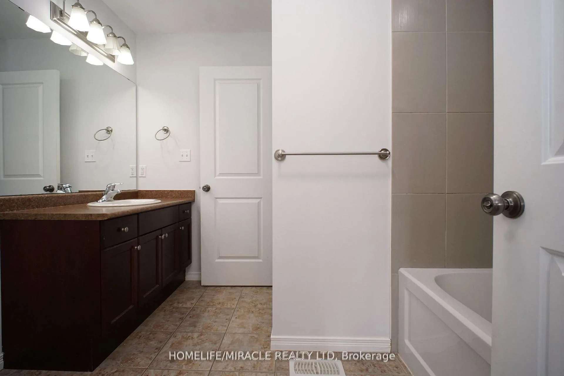 Photo 32 of 919 Zeller Crescent, Kitchener, Grand River South — HOMEH