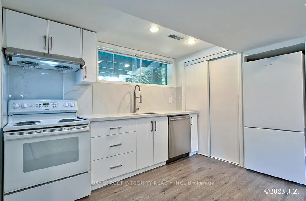 Front of Unit Lower, 27 Heathview Avenue