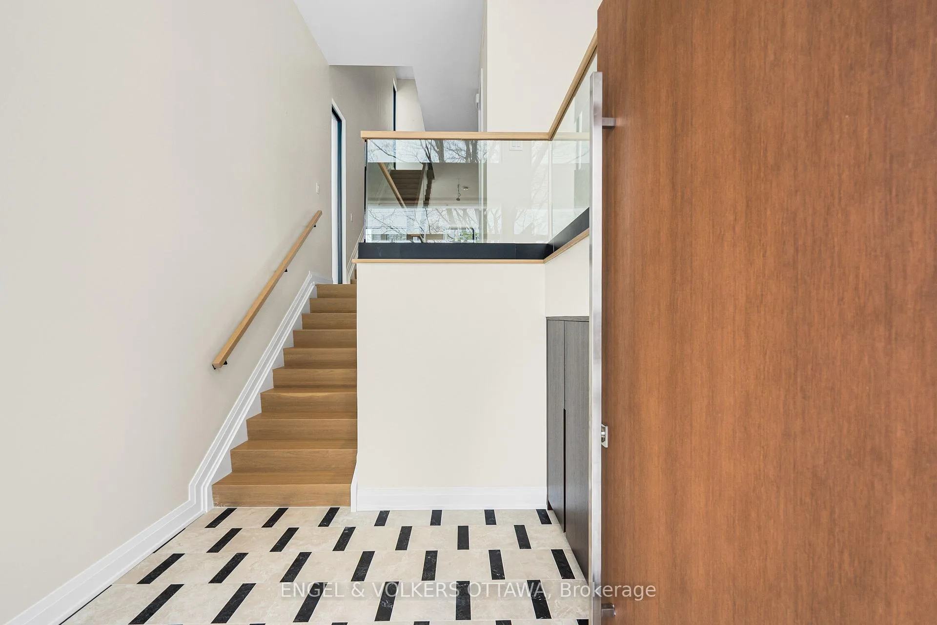 Photo 3 of 579 Melbourne Avenue, Ottawa, McKellar/Highland — HOMEH