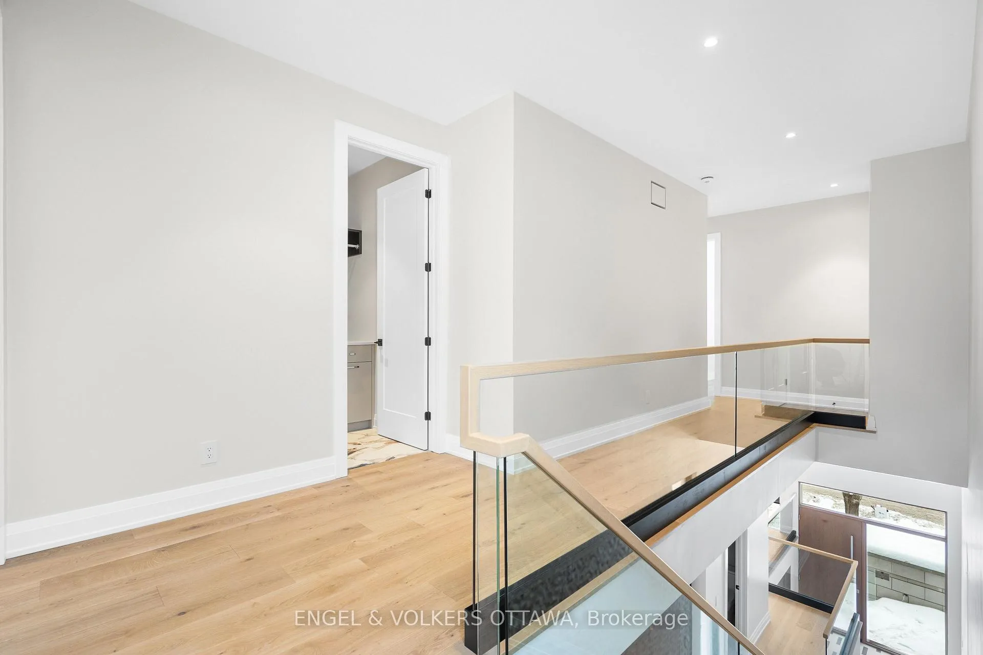 Photo 18 of 579 Melbourne Avenue, Ottawa, McKellar/Highland — HOMEH