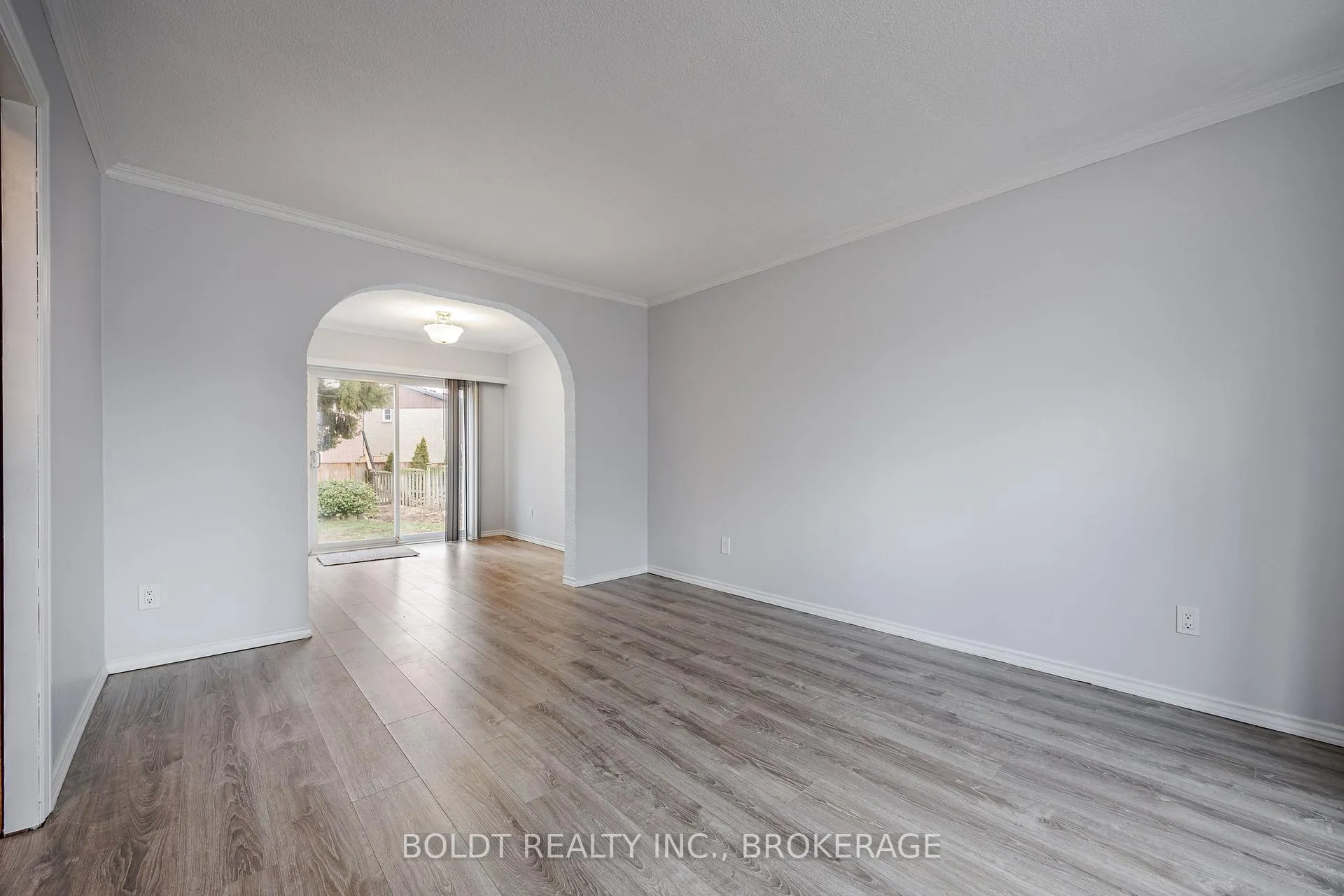 Photo 3 of 30 Lafayette Drive, St. Catharines, Lakeport — HOMEH