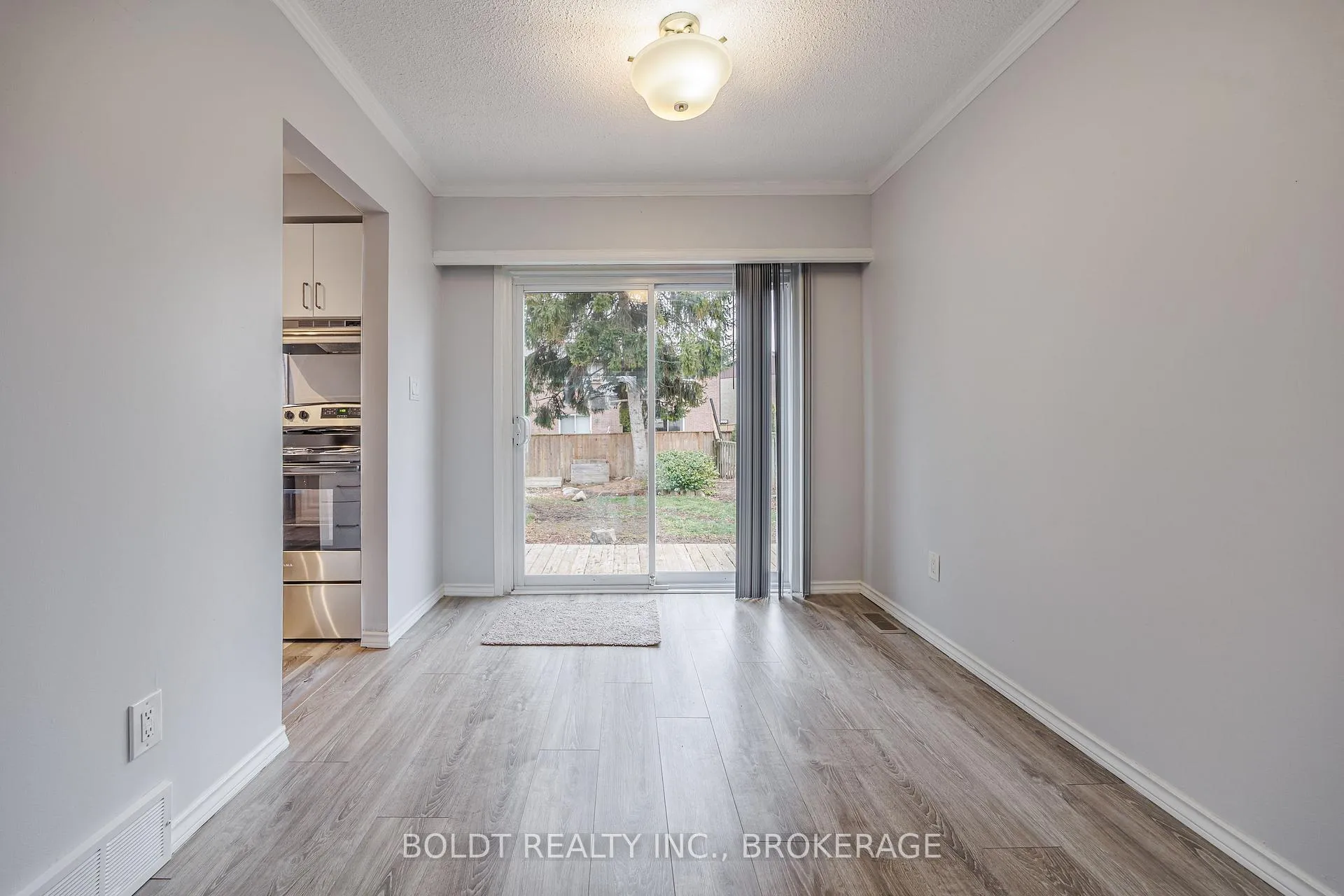 Photo 5 of 30 Lafayette Drive, St. Catharines, Lakeport — HOMEH