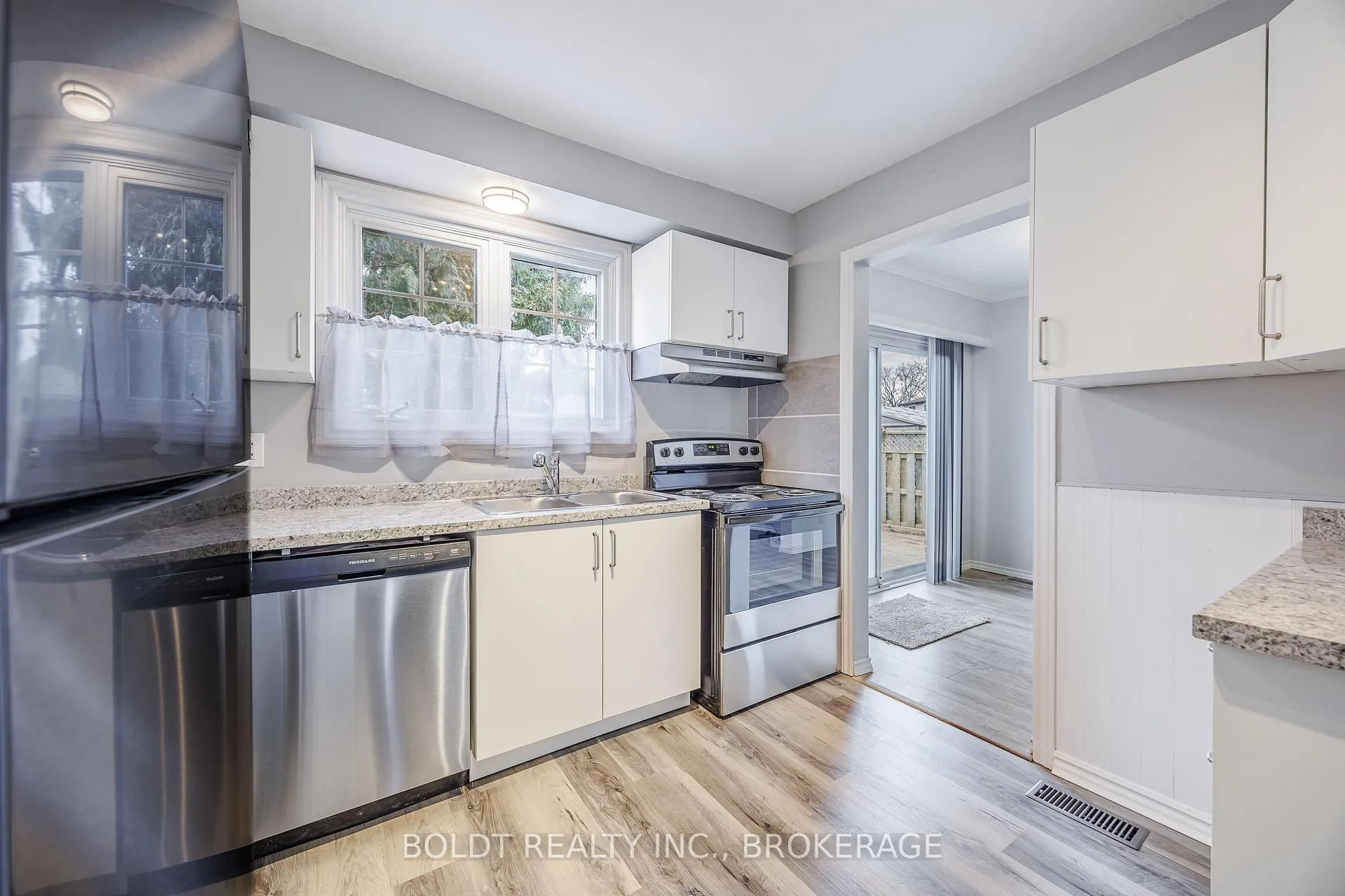 Photo 7 of 30 Lafayette Drive, St. Catharines, Lakeport — HOMEH