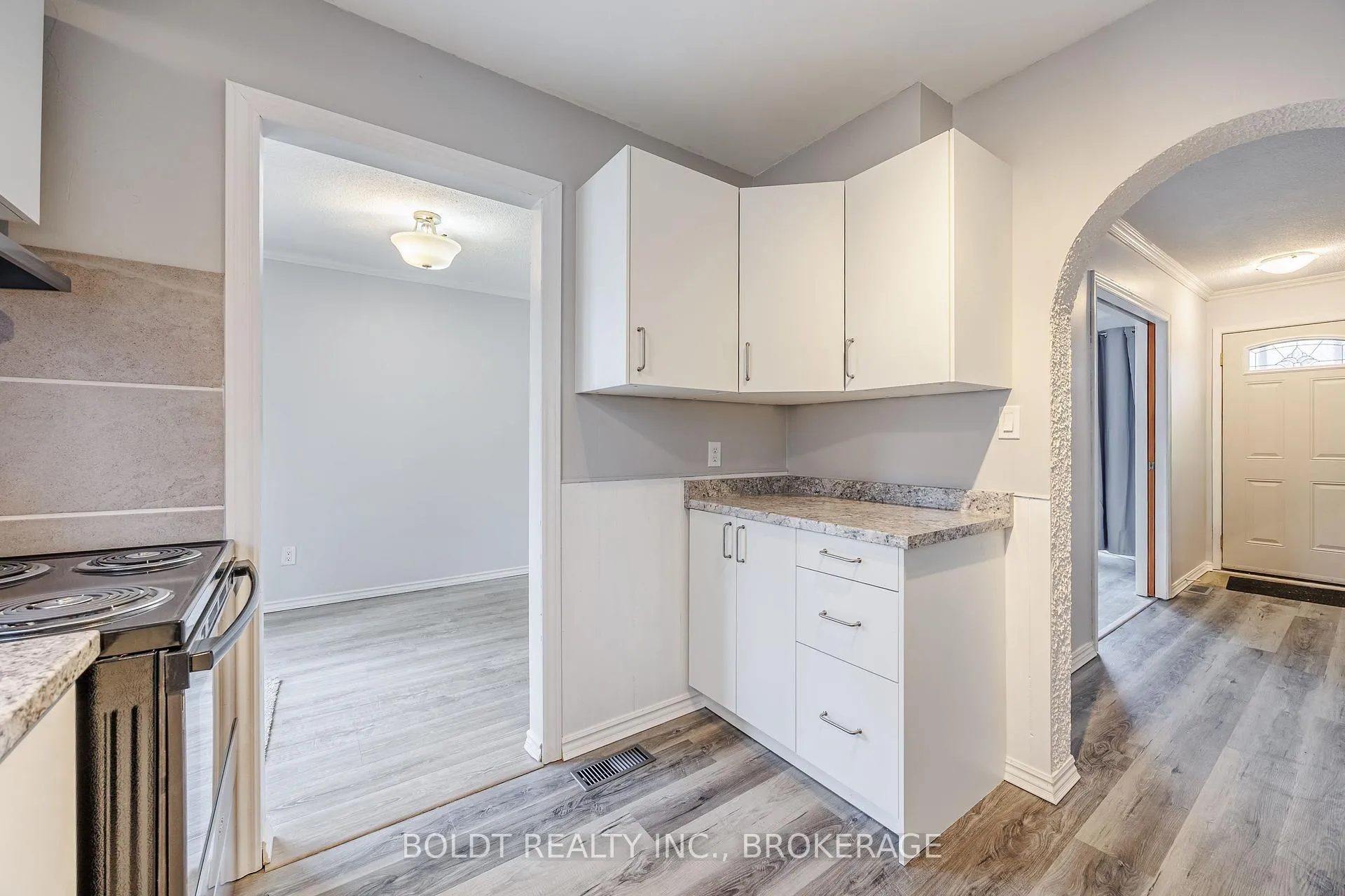 Photo 8 of 30 Lafayette Drive, St. Catharines, Lakeport — HOMEH