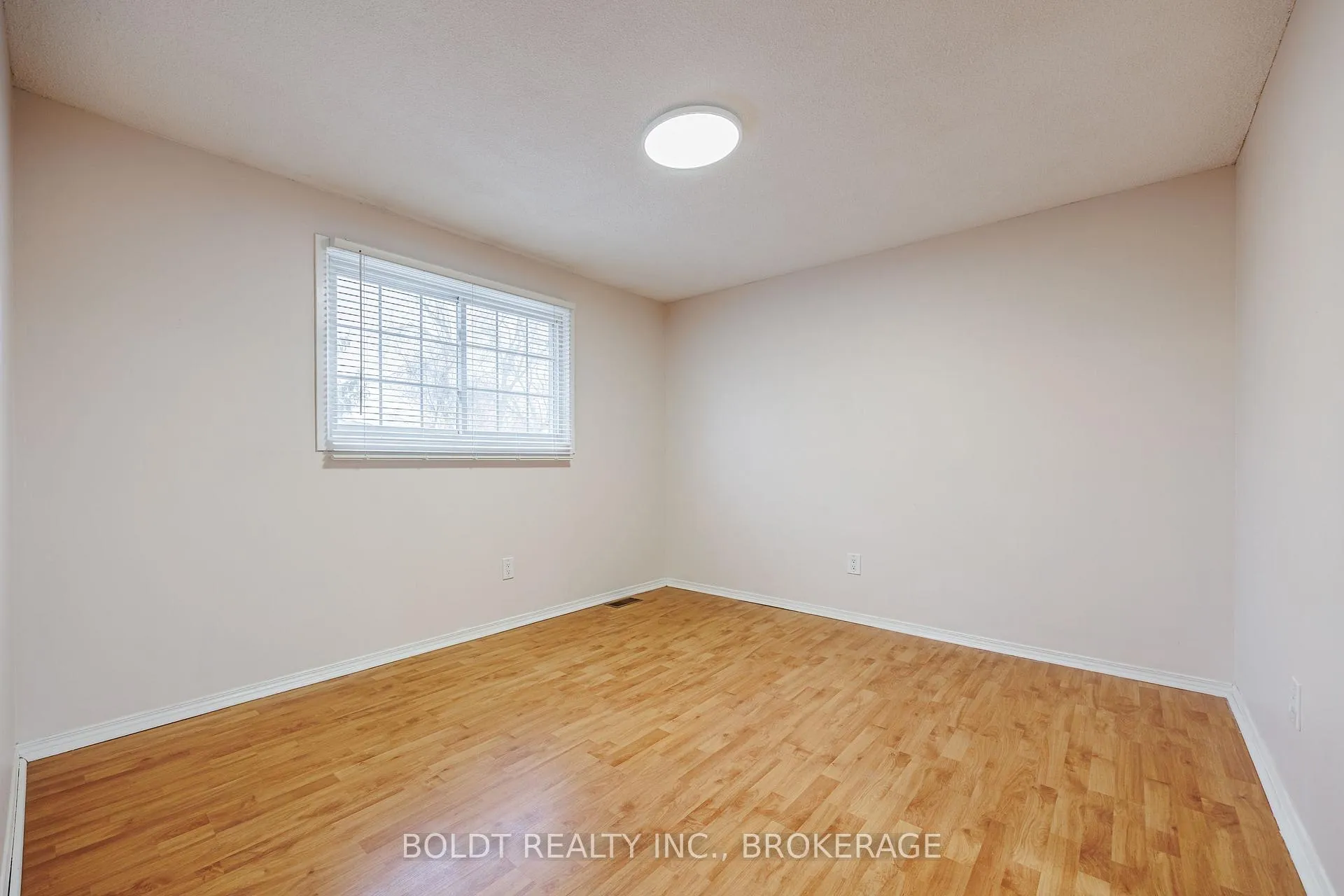 Photo 10 of 30 Lafayette Drive, St. Catharines, Lakeport — HOMEH