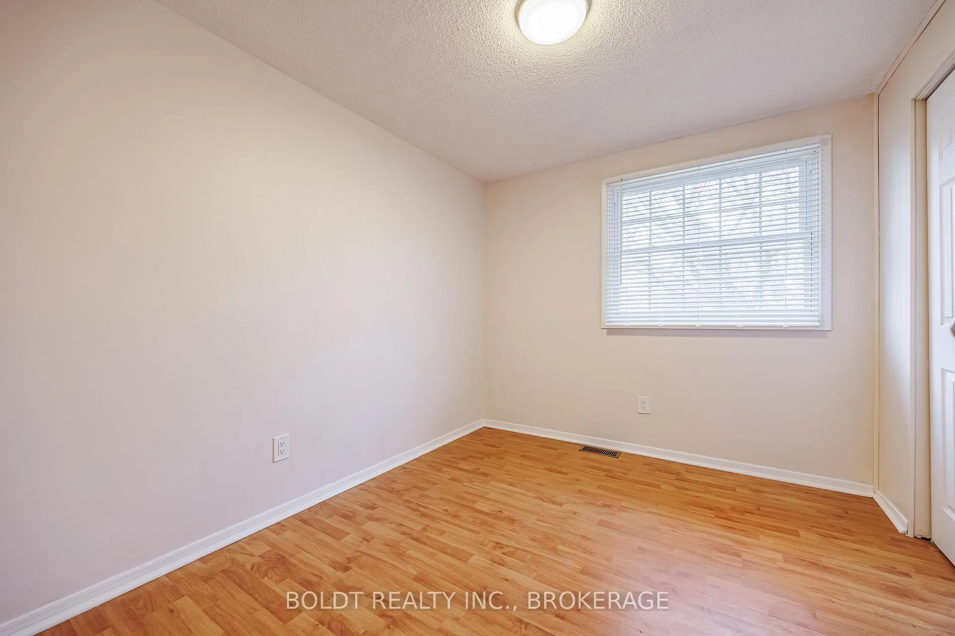 Photo 12 of 30 Lafayette Drive, St. Catharines, Lakeport — HOMEH