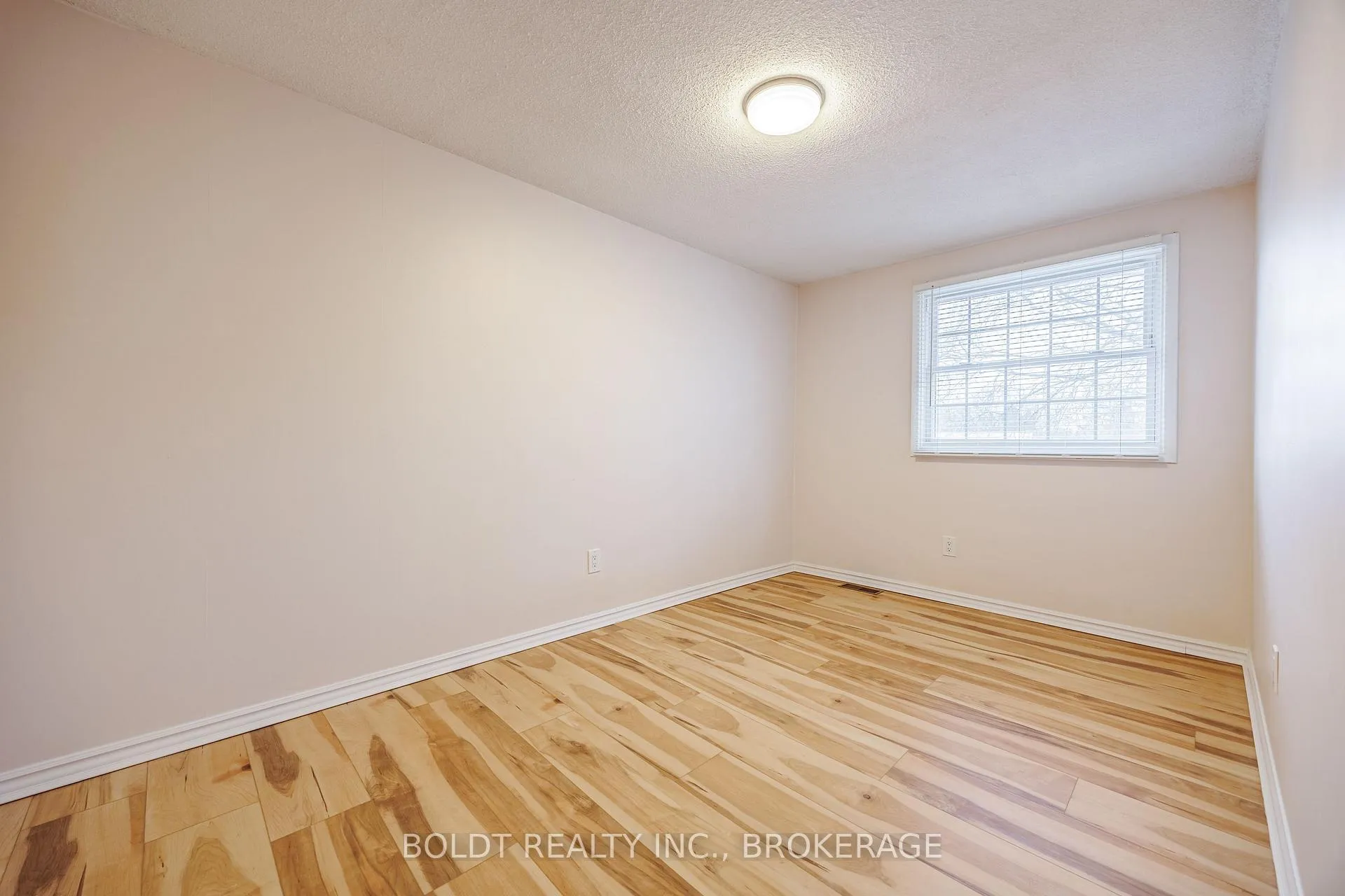 Photo 14 of 30 Lafayette Drive, St. Catharines, Lakeport — HOMEH