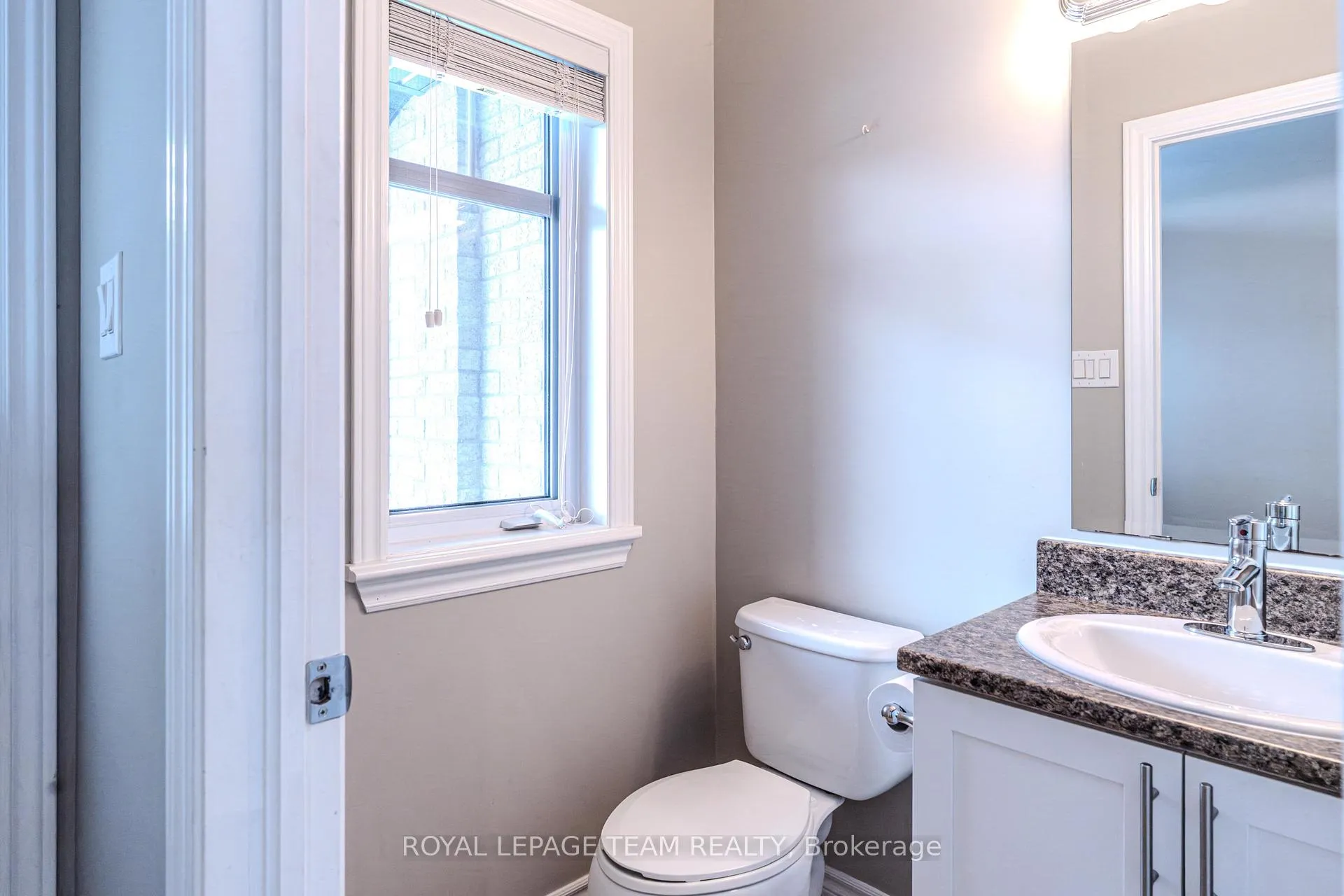 Photo 4 of 1070 Ottenbrite Crescent, Ottawa, Kanata - Kanata Lakes/Heritage Hills — HOMEH