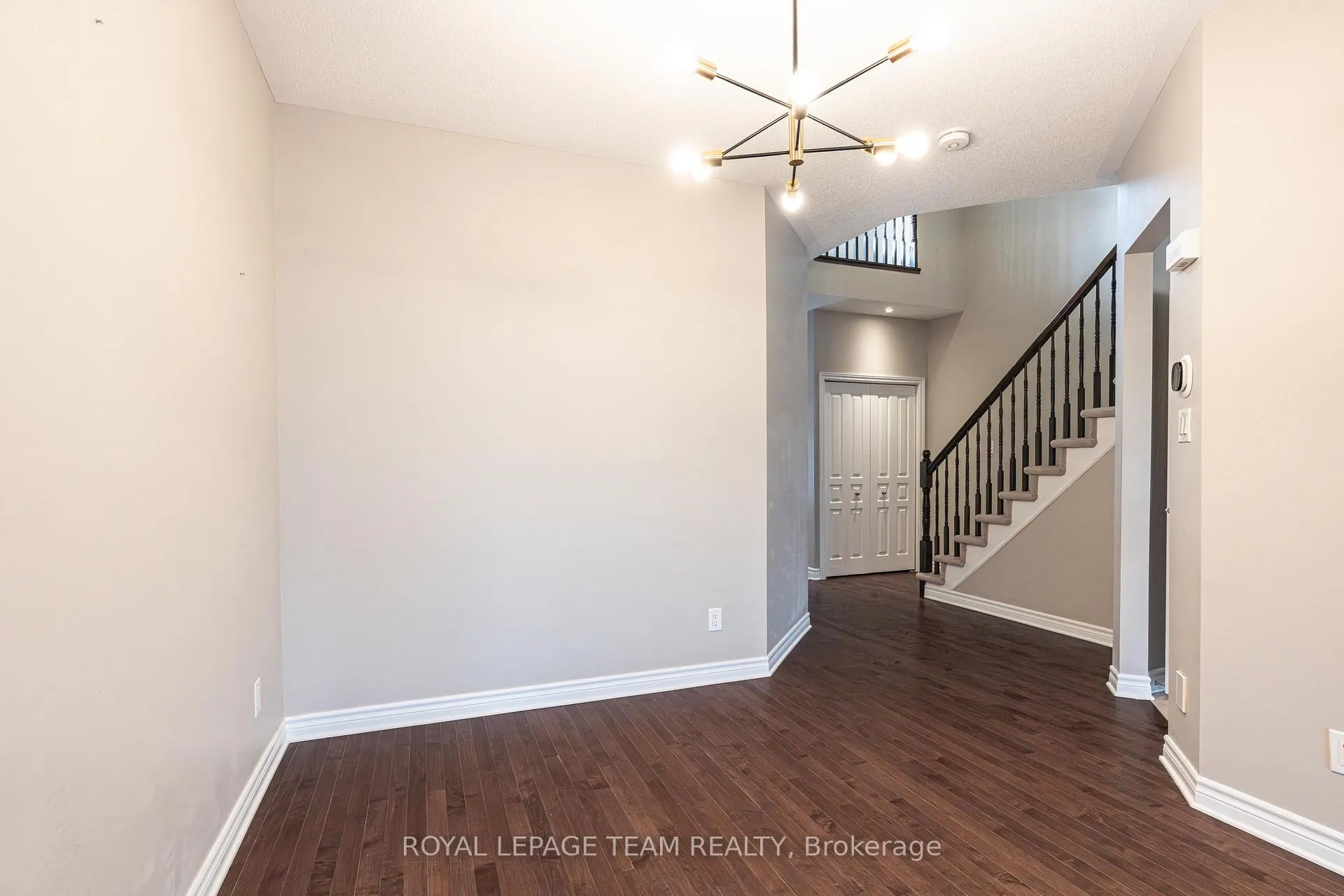 Photo 5 of 1070 Ottenbrite Crescent, Ottawa, Kanata - Kanata Lakes/Heritage Hills — HOMEH