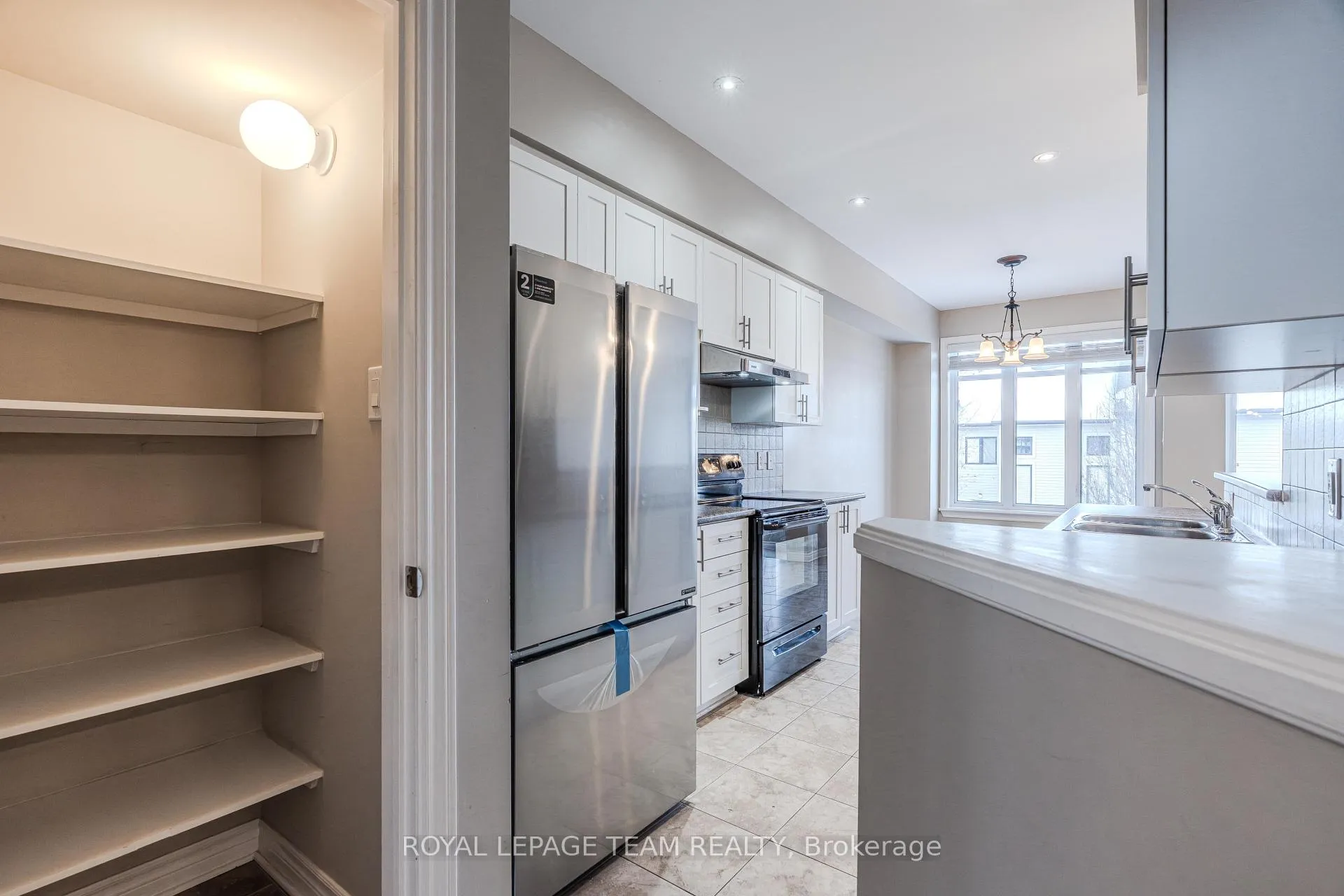 Photo 7 of 1070 Ottenbrite Crescent, Ottawa, Kanata - Kanata Lakes/Heritage Hills — HOMEH