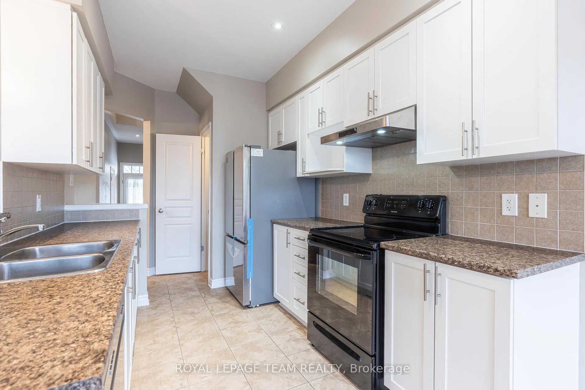 Photo 9 of 1070 Ottenbrite Crescent, Ottawa, Kanata - Kanata Lakes/Heritage Hills — HOMEH