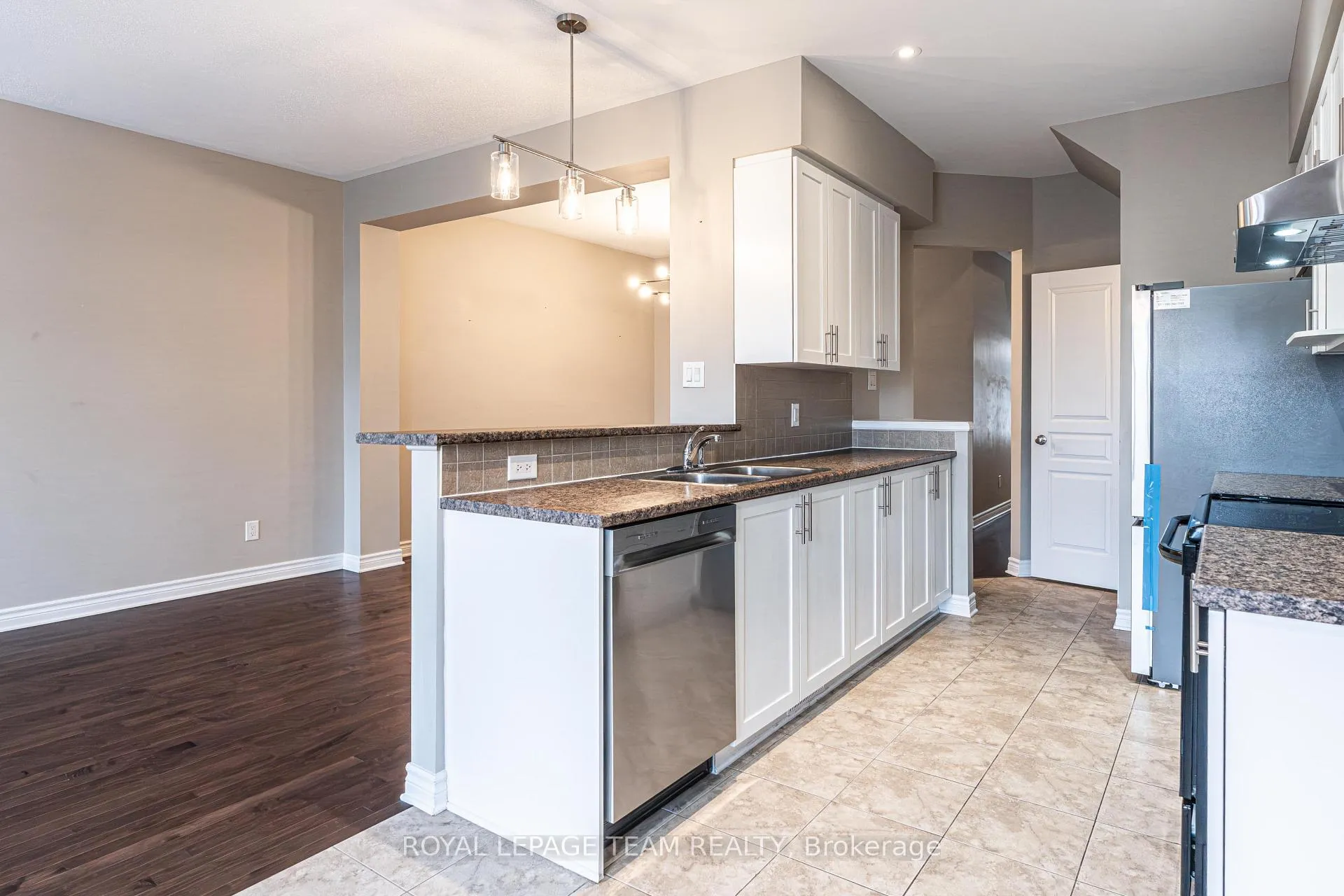 Photo 10 of 1070 Ottenbrite Crescent, Ottawa, Kanata - Kanata Lakes/Heritage Hills — HOMEH