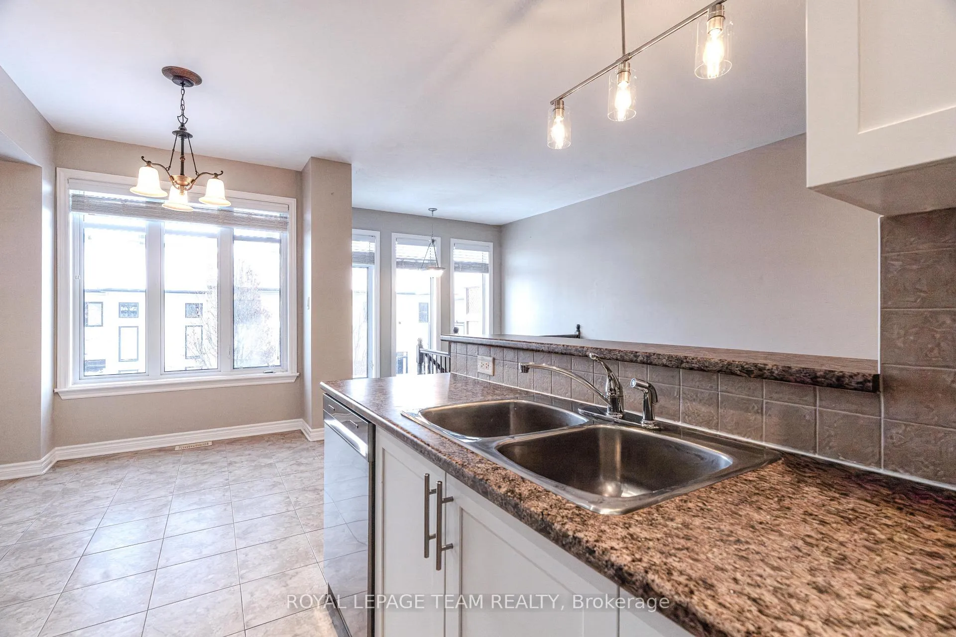 Photo 11 of 1070 Ottenbrite Crescent, Ottawa, Kanata - Kanata Lakes/Heritage Hills — HOMEH