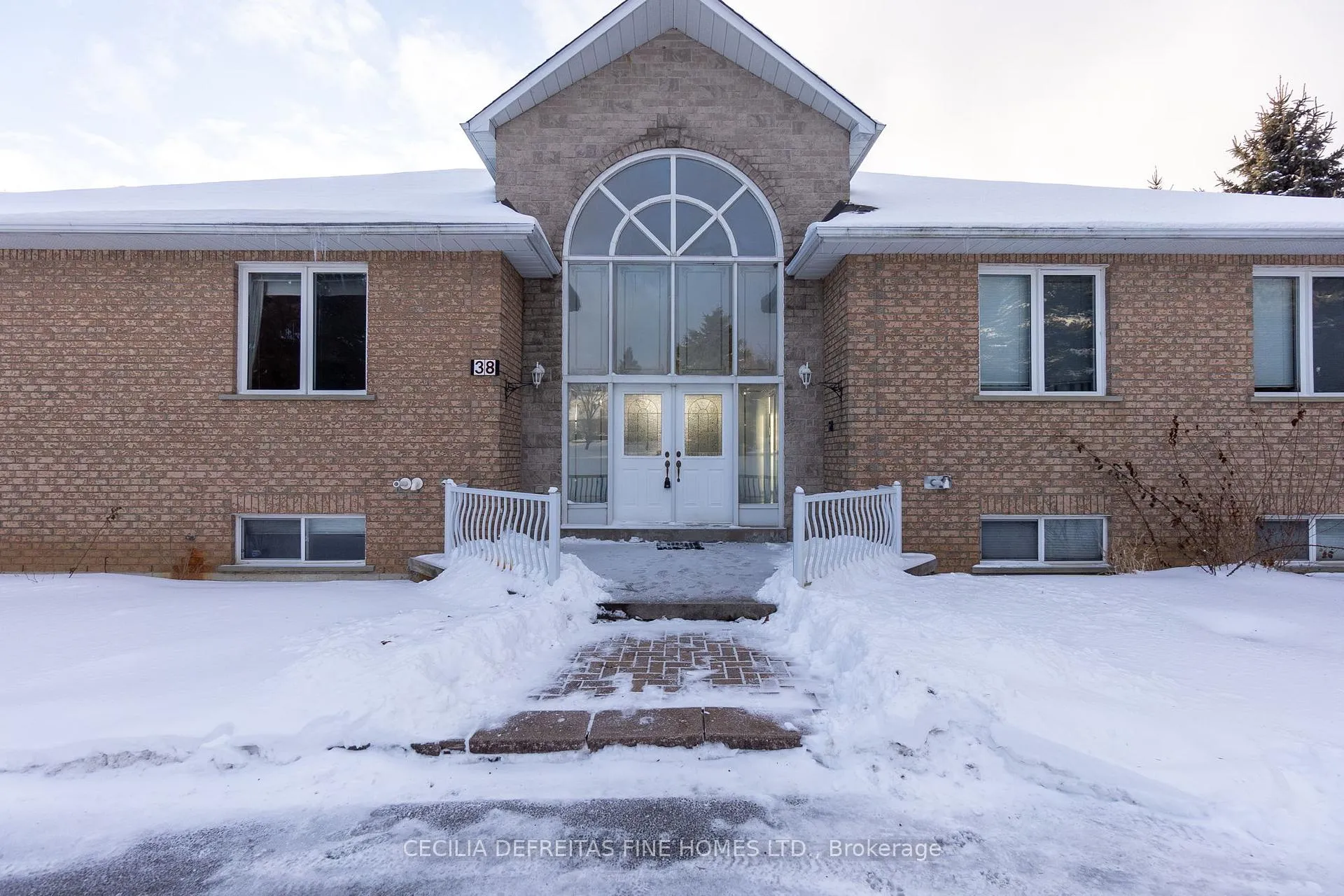 Photo 2 of 38 Orico Court, Vaughan, Kleinburg — HOMEH