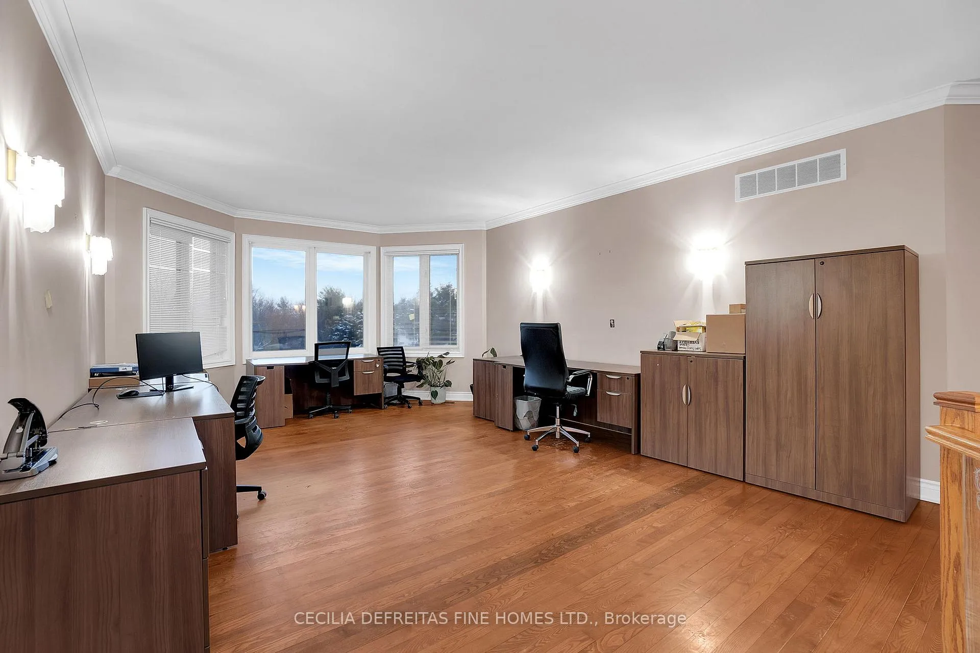 Photo 7 of 38 Orico Court, Vaughan, Kleinburg — HOMEH