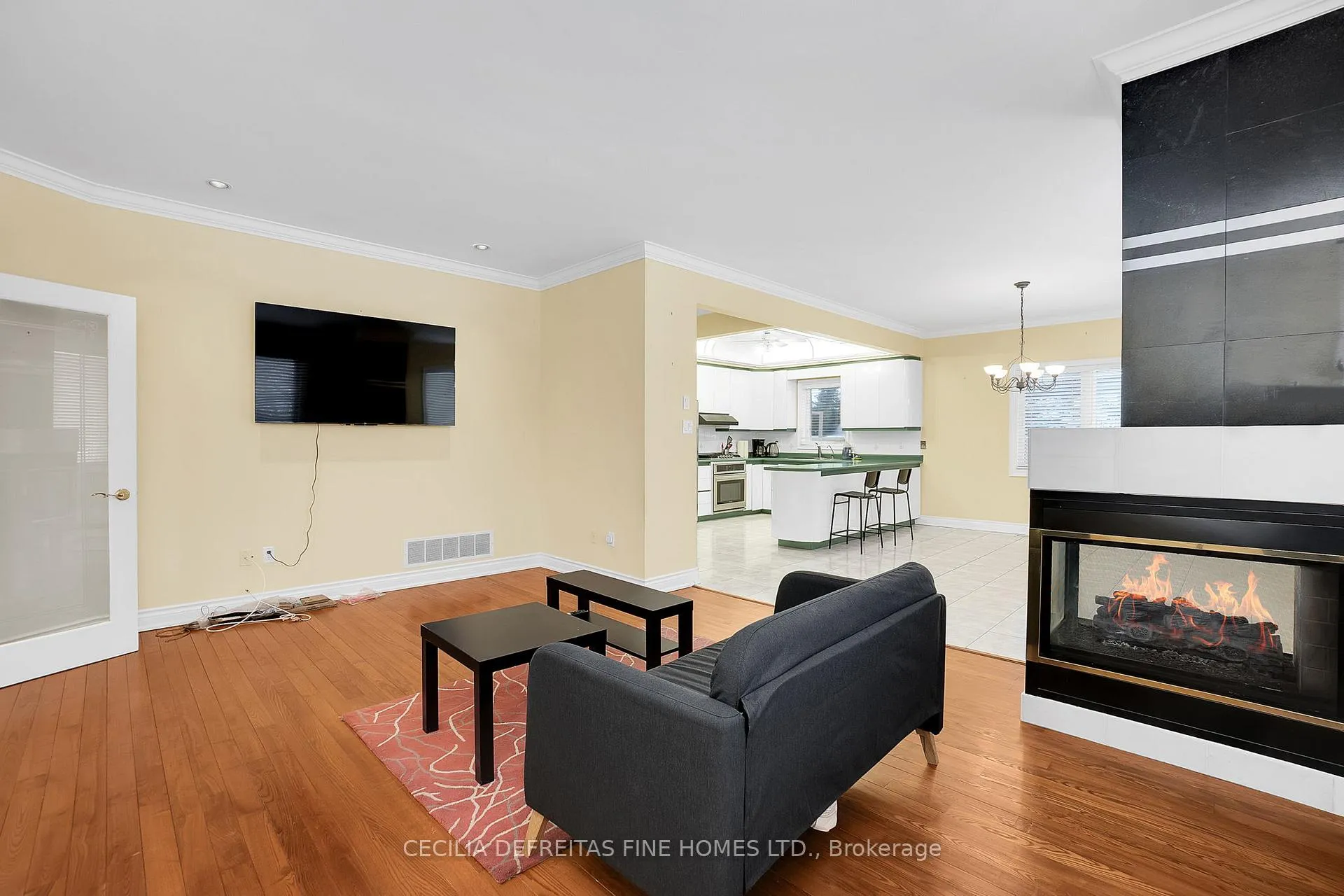 Photo 10 of 38 Orico Court, Vaughan, Kleinburg — HOMEH
