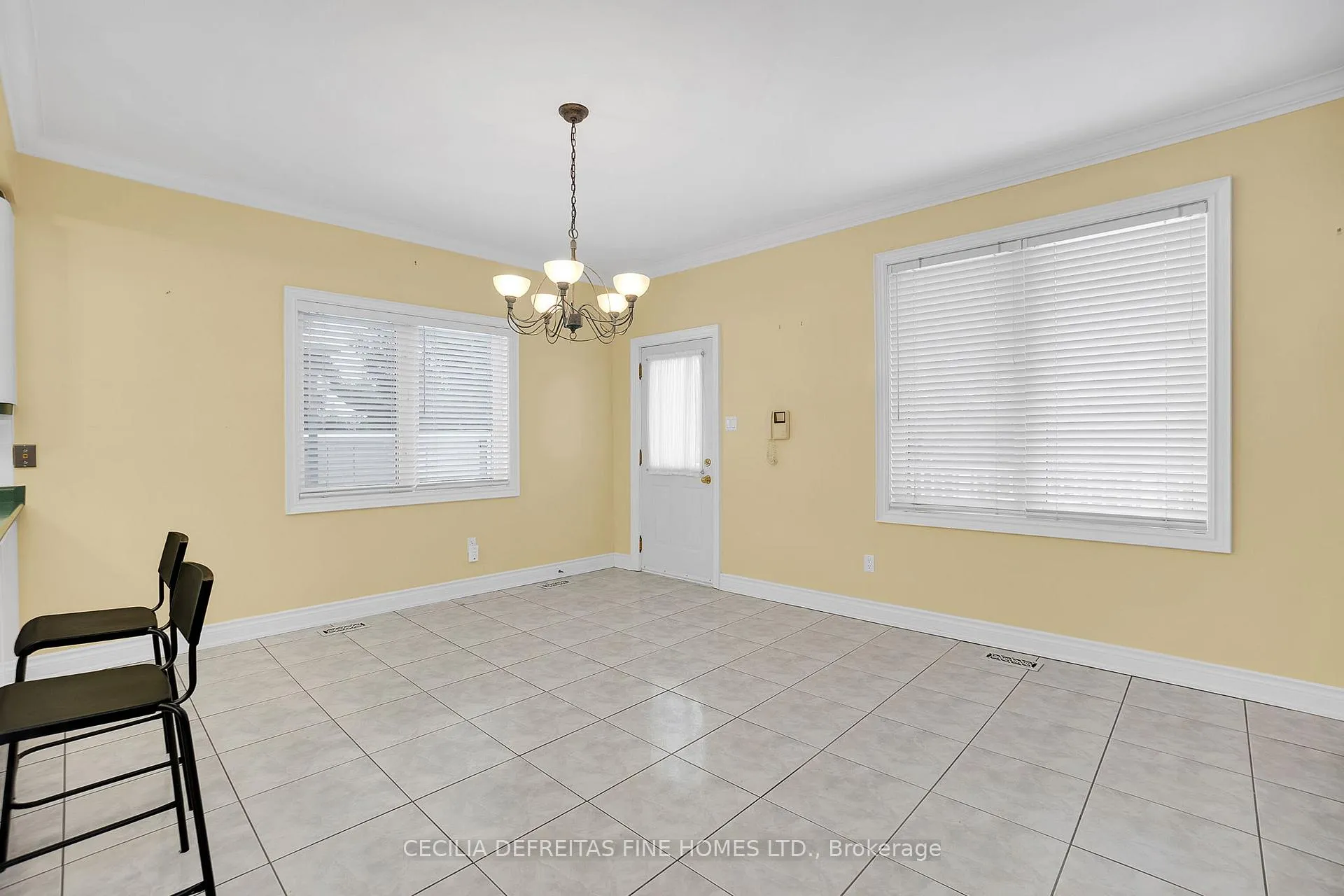 Photo 11 of 38 Orico Court, Vaughan, Kleinburg — HOMEH