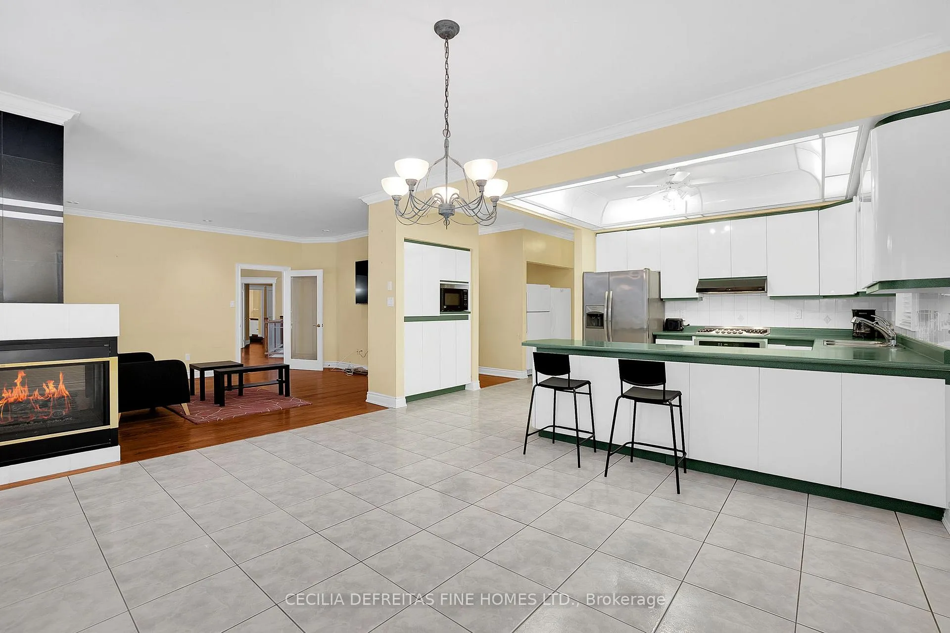 Photo 12 of 38 Orico Court, Vaughan, Kleinburg — HOMEH