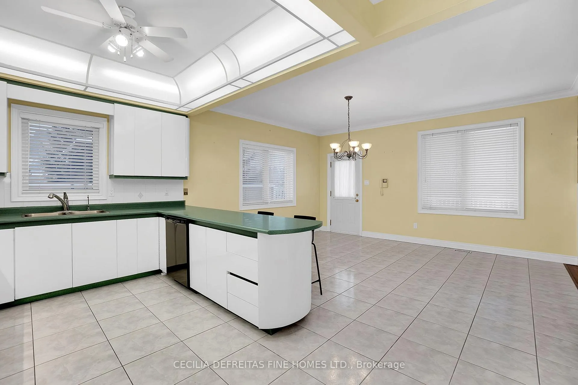 Photo 15 of 38 Orico Court, Vaughan, Kleinburg — HOMEH