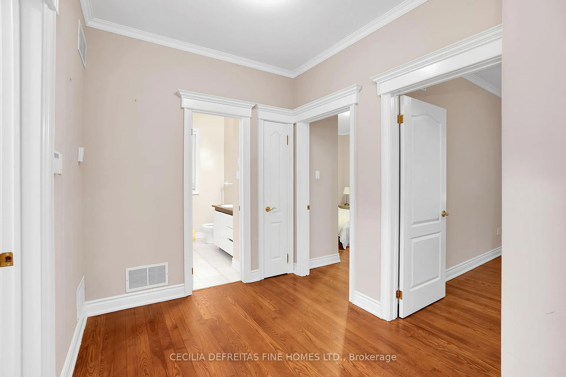Photo 23 of 38 Orico Court, Vaughan, Kleinburg — HOMEH