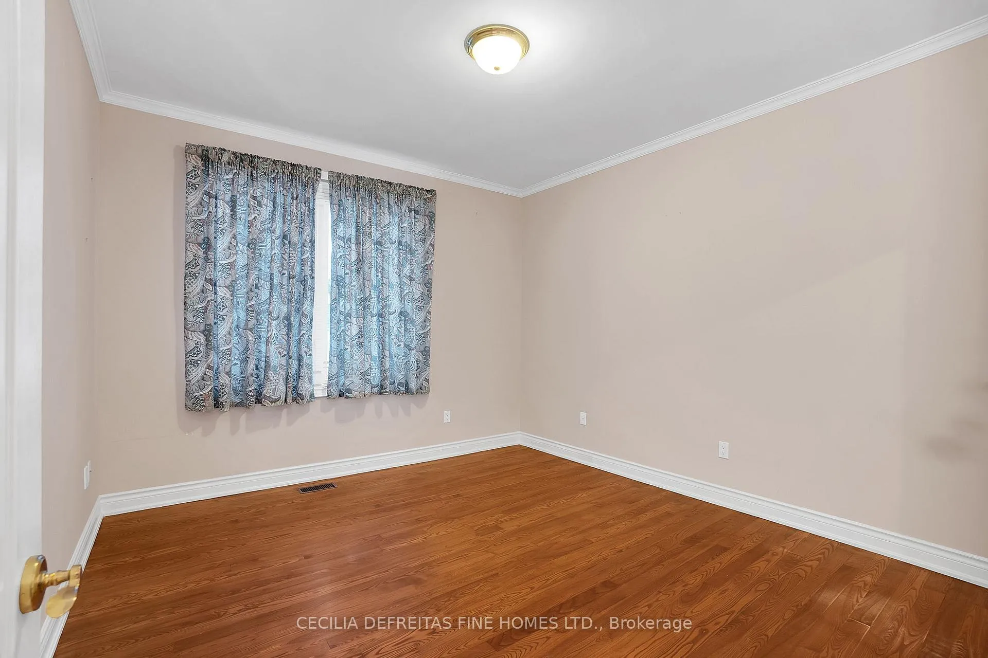Photo 32 of 38 Orico Court, Vaughan, Kleinburg — HOMEH