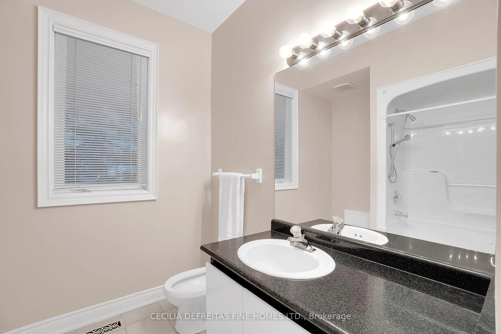 Photo 33 of 38 Orico Court, Vaughan, Kleinburg — HOMEH