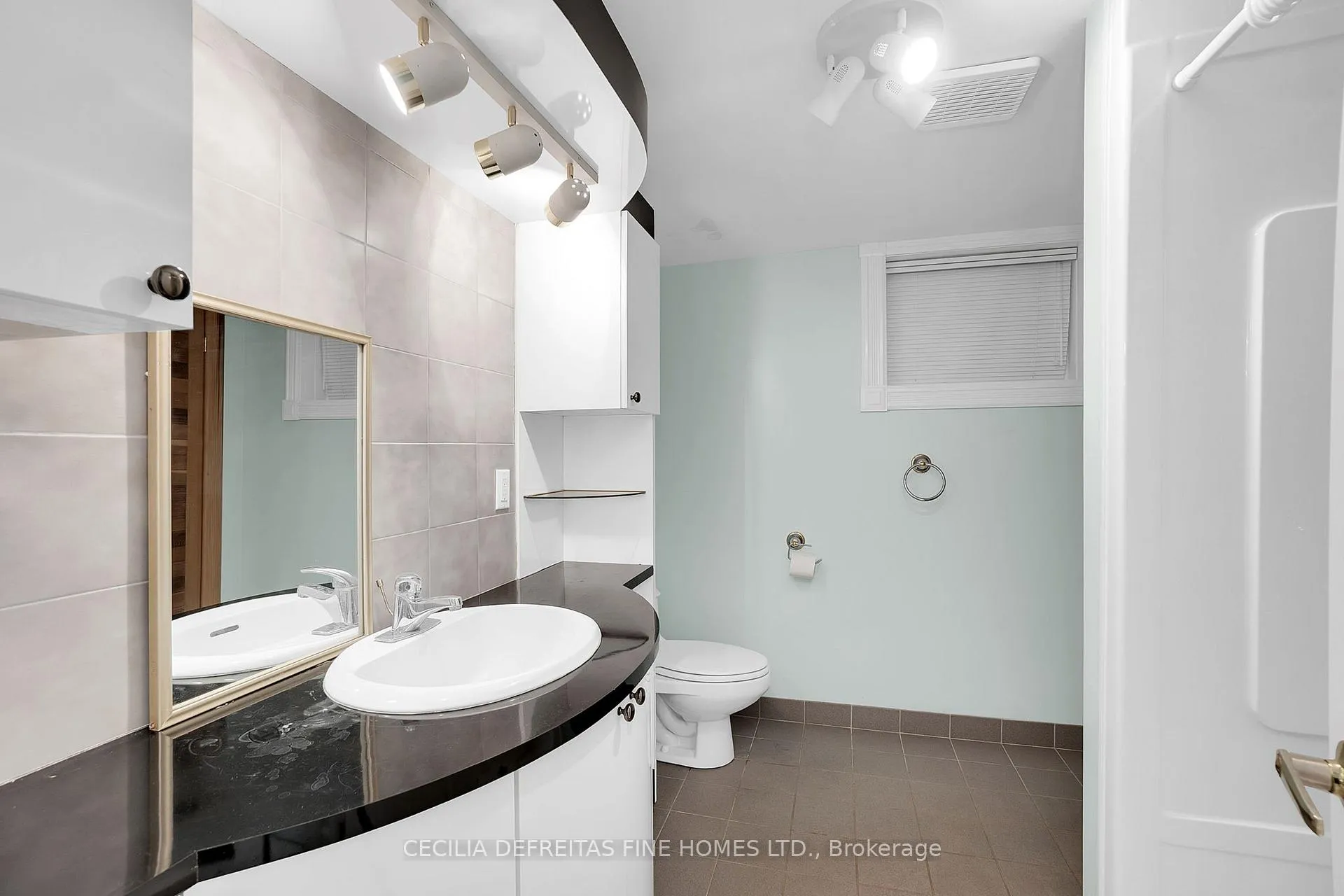 Photo 36 of 38 Orico Court, Vaughan, Kleinburg — HOMEH