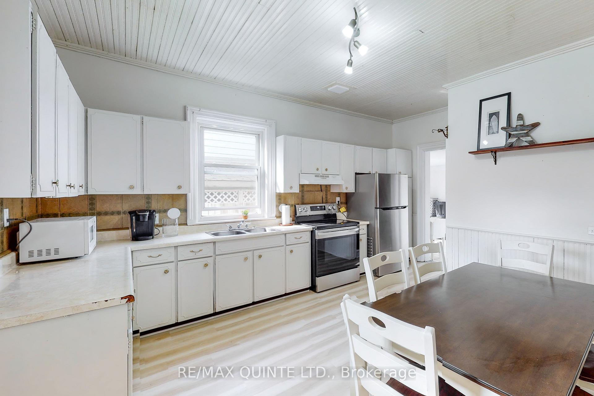 Photo 10 of 70 Sinclair Street, Belleville, Belleville Ward — HOMEH