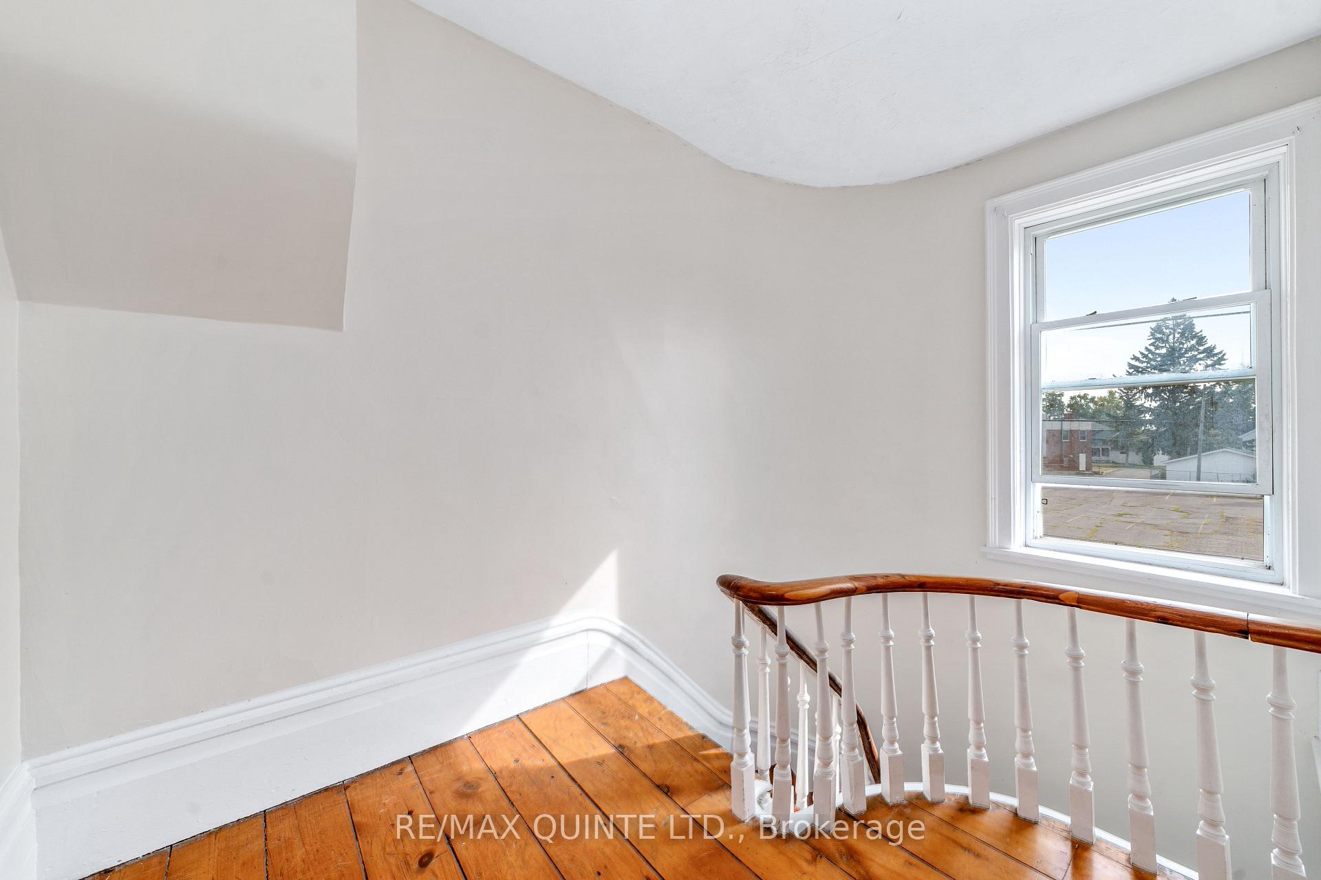 Photo 18 of 70 Sinclair Street, Belleville, Belleville Ward — HOMEH