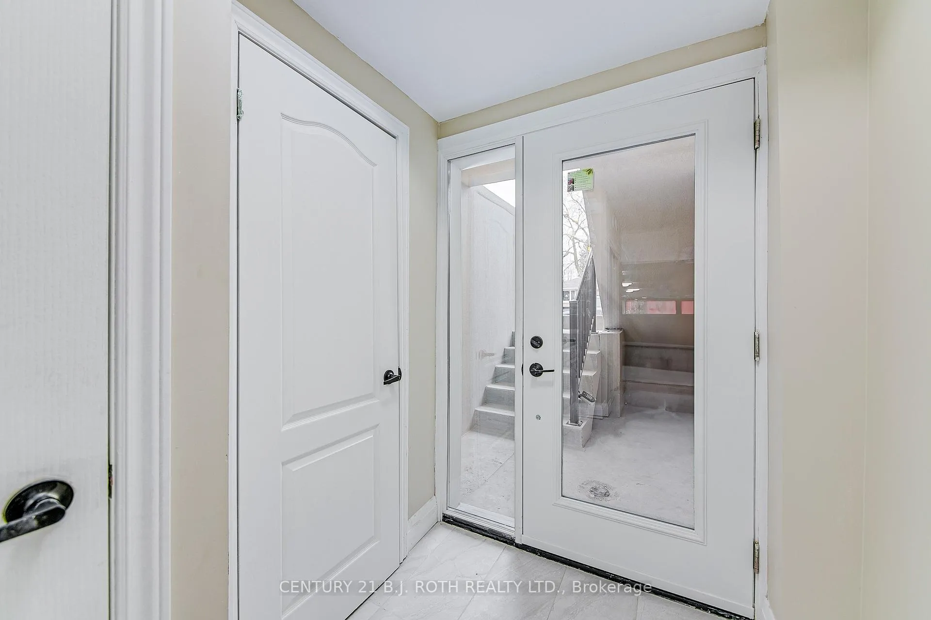 Photo 2 of Unit 3, 82 Peel Street, Barrie, Wellington — HOMEH