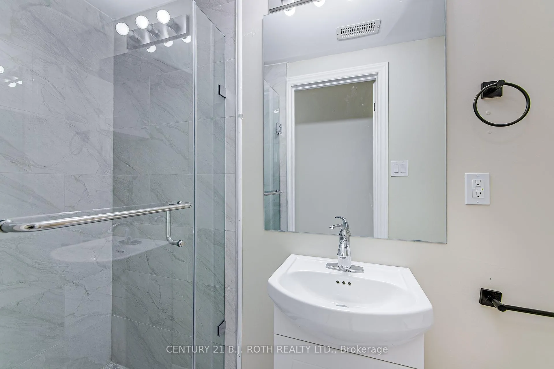 Photo 9 of Unit 3, 82 Peel Street, Barrie, Wellington — HOMEH