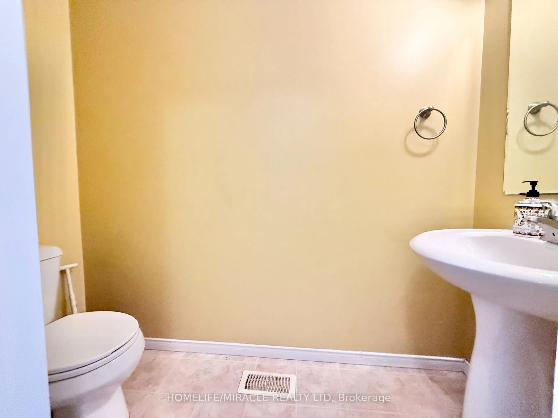 Photo 12 of 22 Madeleine Street, Kitchener, Huron Park — HOMEH