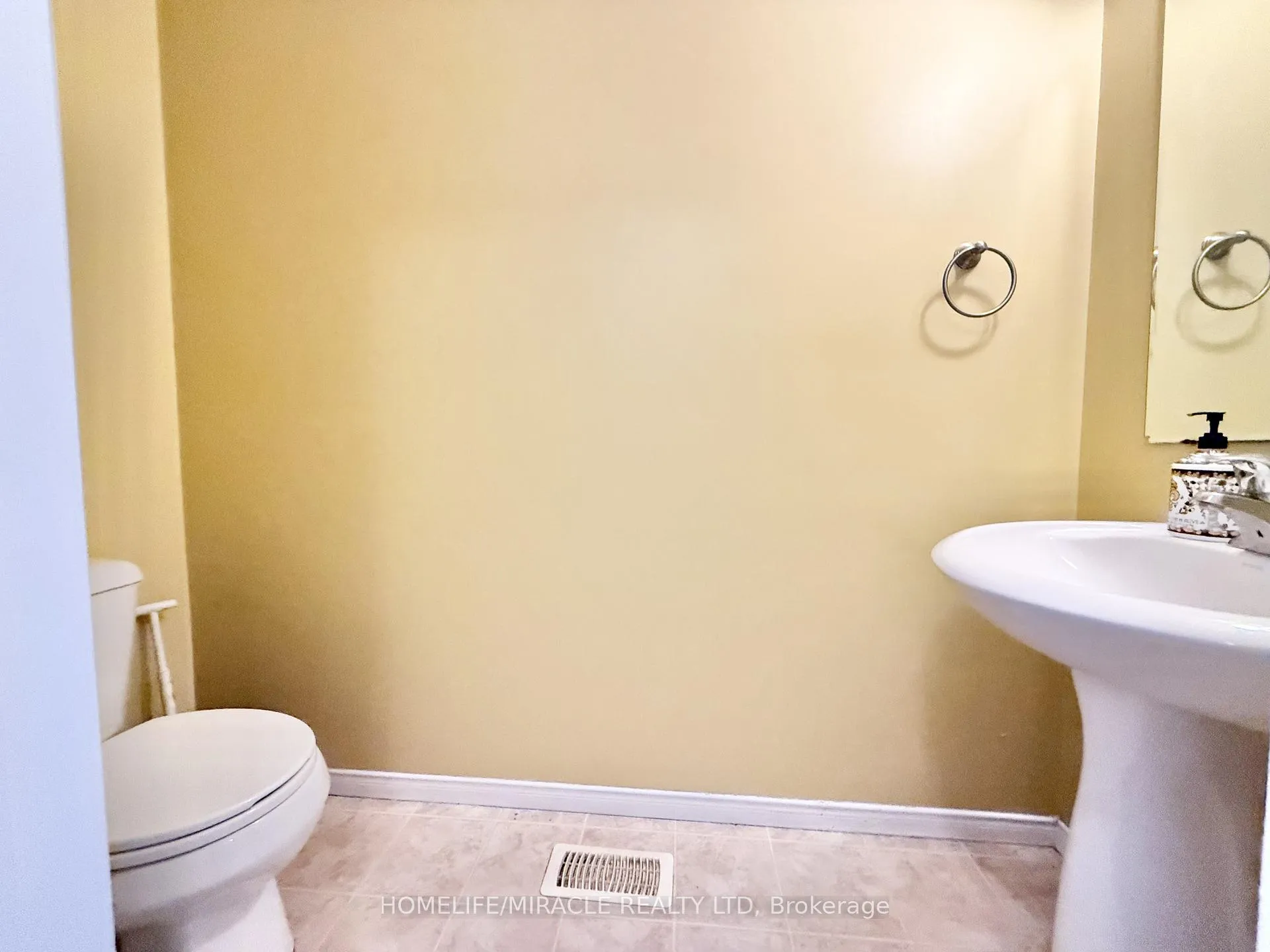 Photo 13 of 22 Madeleine Street, Kitchener, Huron Park — HOMEH