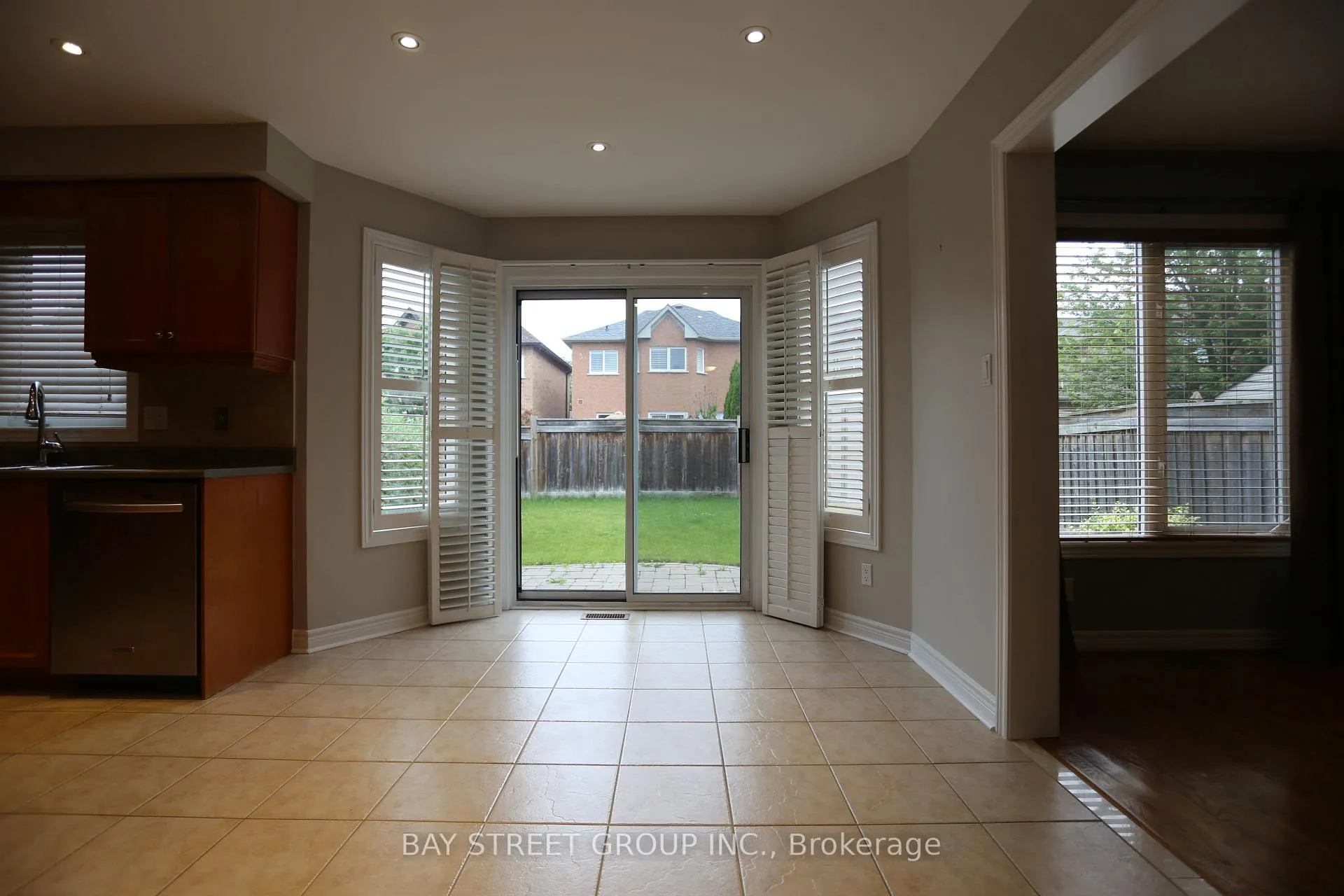Photo 3 of 343 Vellore Avenue, Vaughan, Vellore Village — HOMEH
