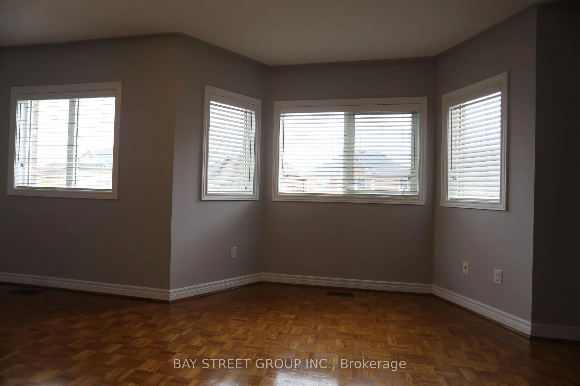 Photo 4 of 343 Vellore Avenue, Vaughan, Vellore Village — HOMEH